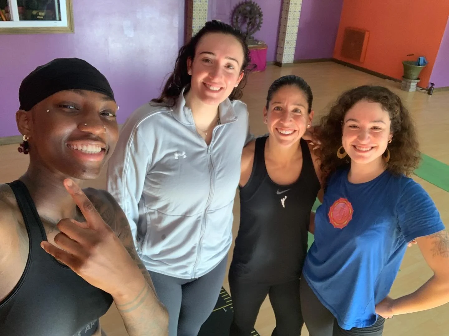 Crushing hard on @connecticutsun WNBA players and coach @plantsandburpees @niyaa.rivers44 and @marinamabrey 🥰🔥🏀⛹🏾&zwj;♀️
Thank you to @baronbaptiste for creating a powerful methodology that gives all of us the winning edge! 👏 🤩  Live right, pla
