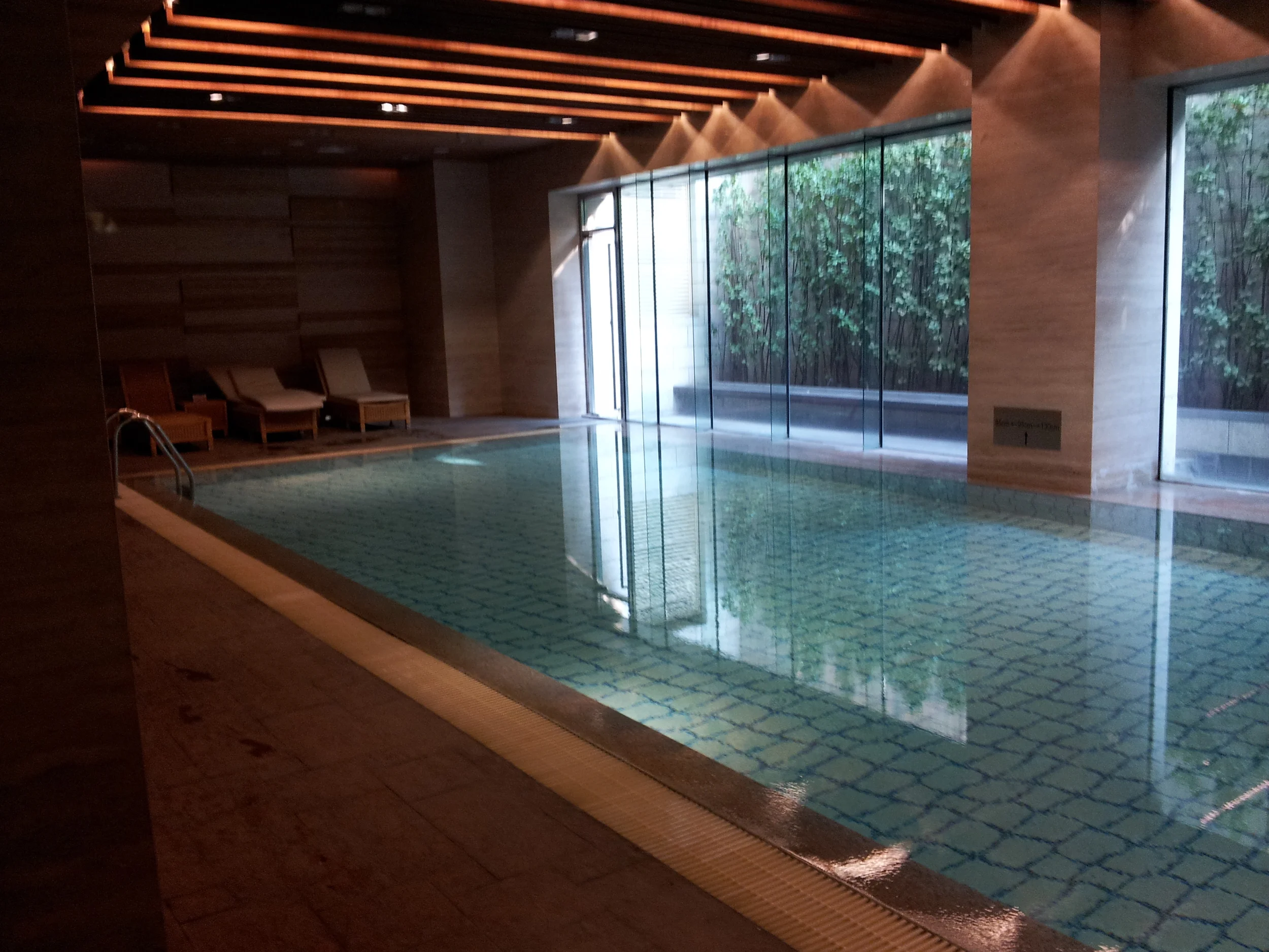 This would be the awesome pool they had =) The gym was adjacent to it which was great.