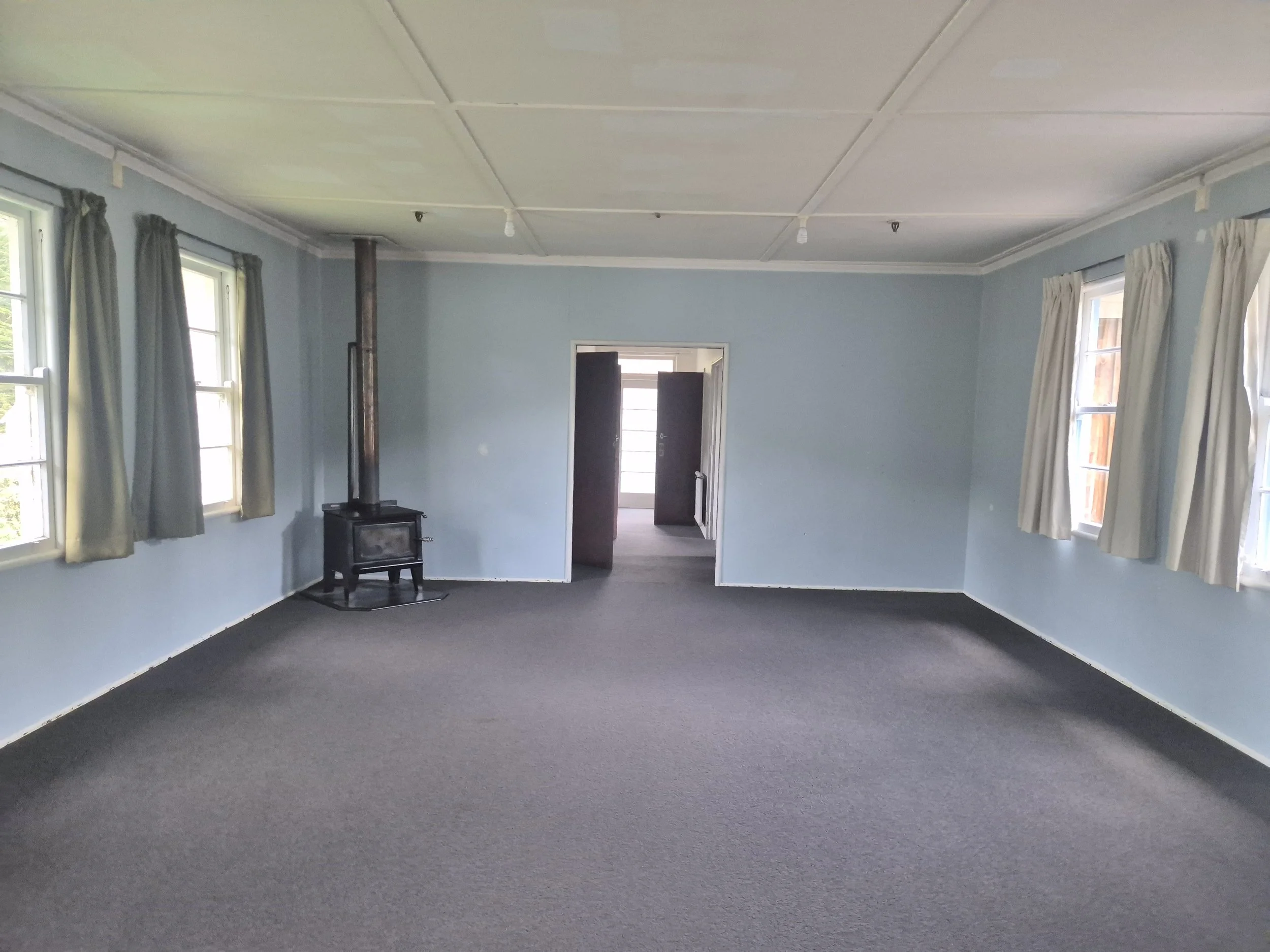08-63a-Villa-large-empty-room-142756.jpg