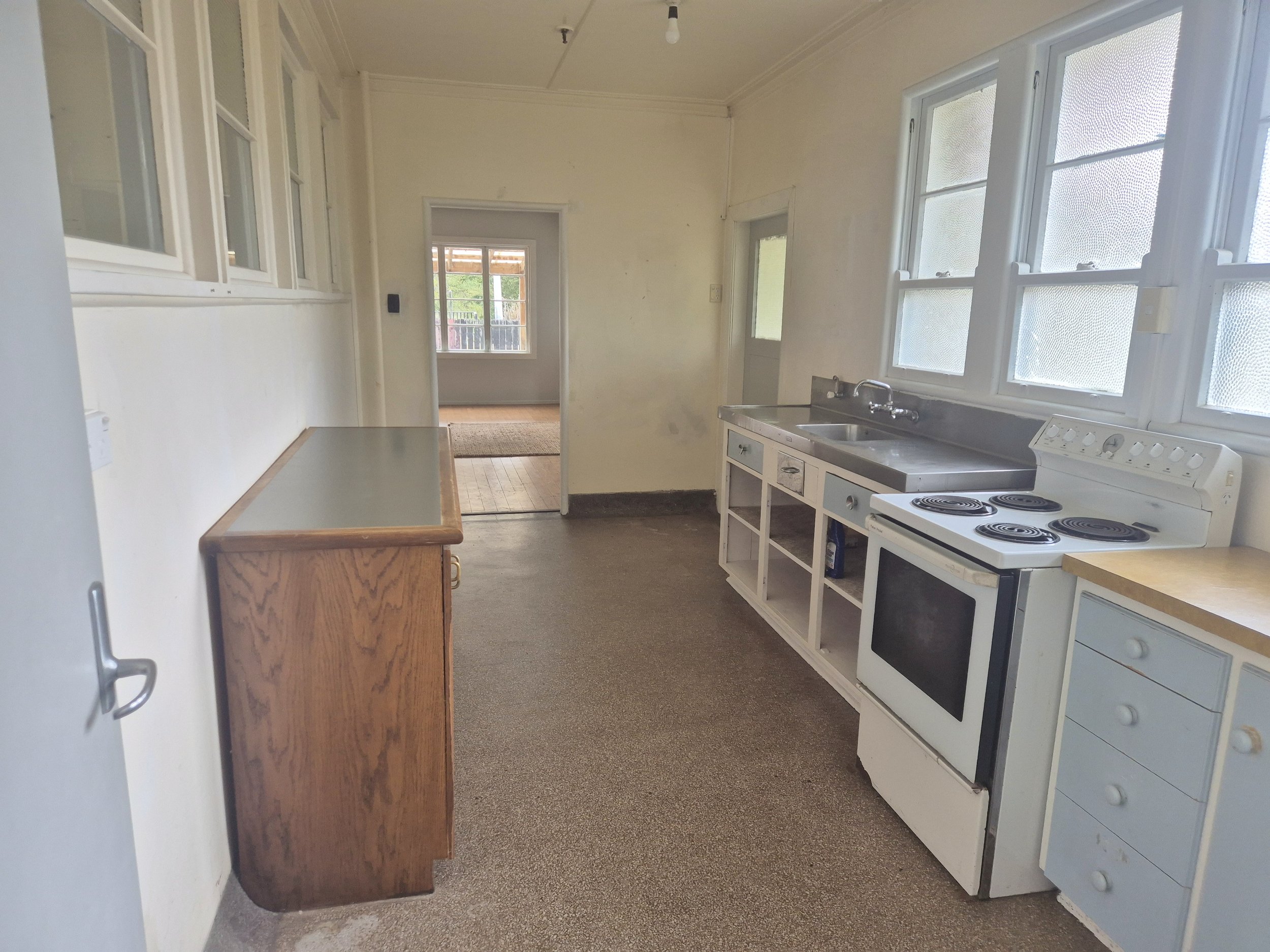 10-63a-Villa-kitchen-142711.jpg