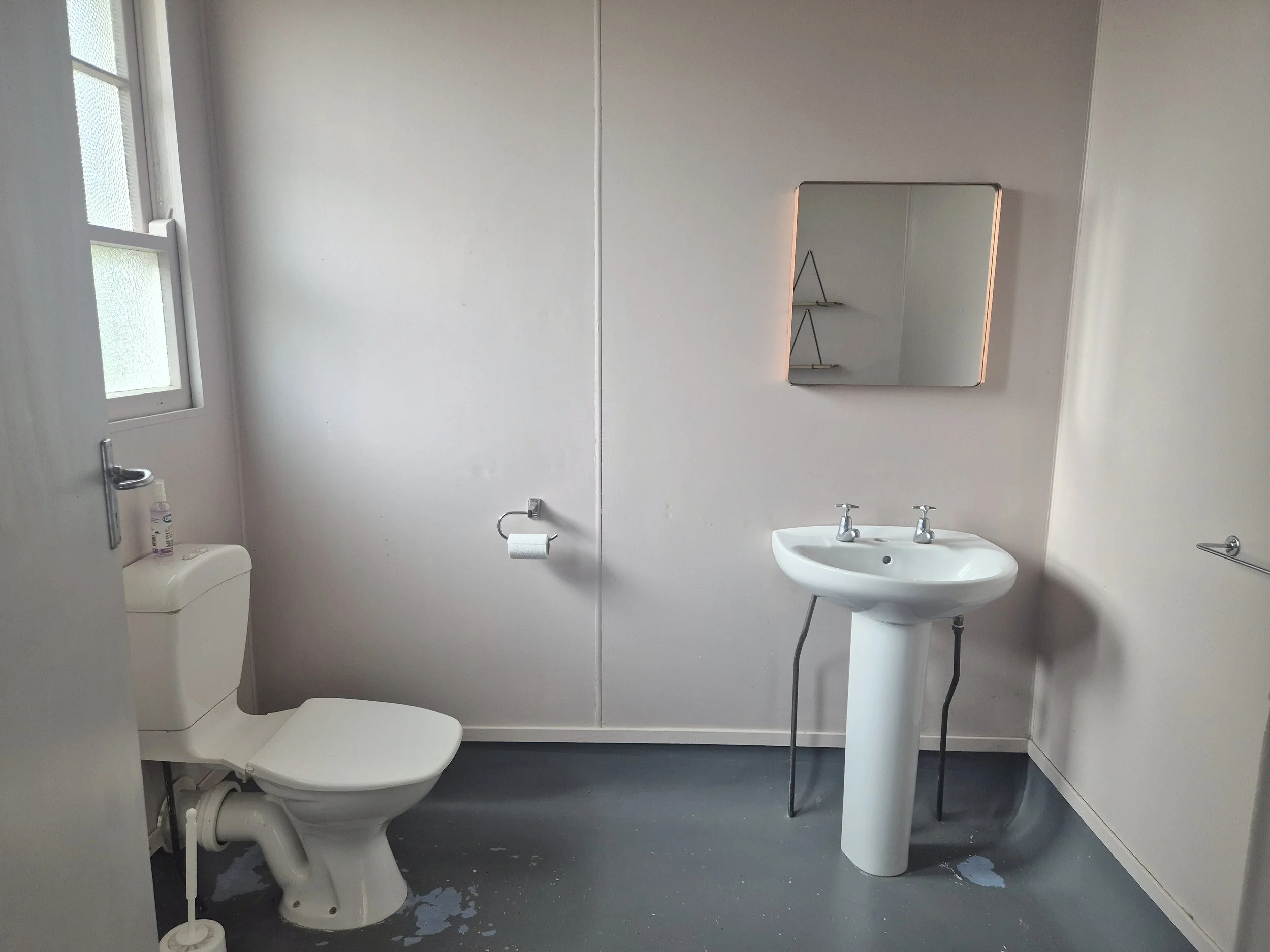 11-63a-Villa-toilet-and-basin-142655.jpg