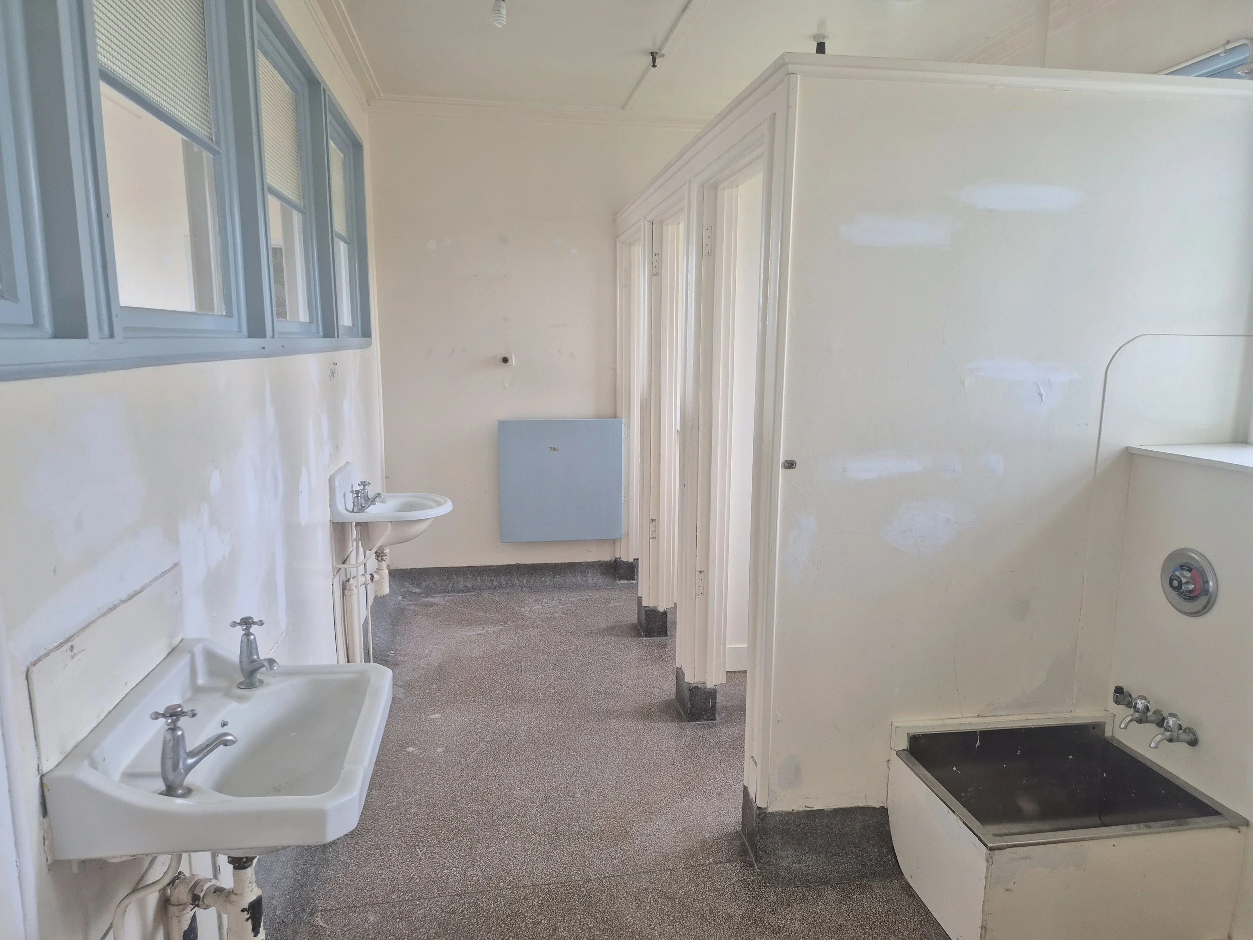 13-63a-Villa-wash-area-and-existing-finishes-142724.jpg