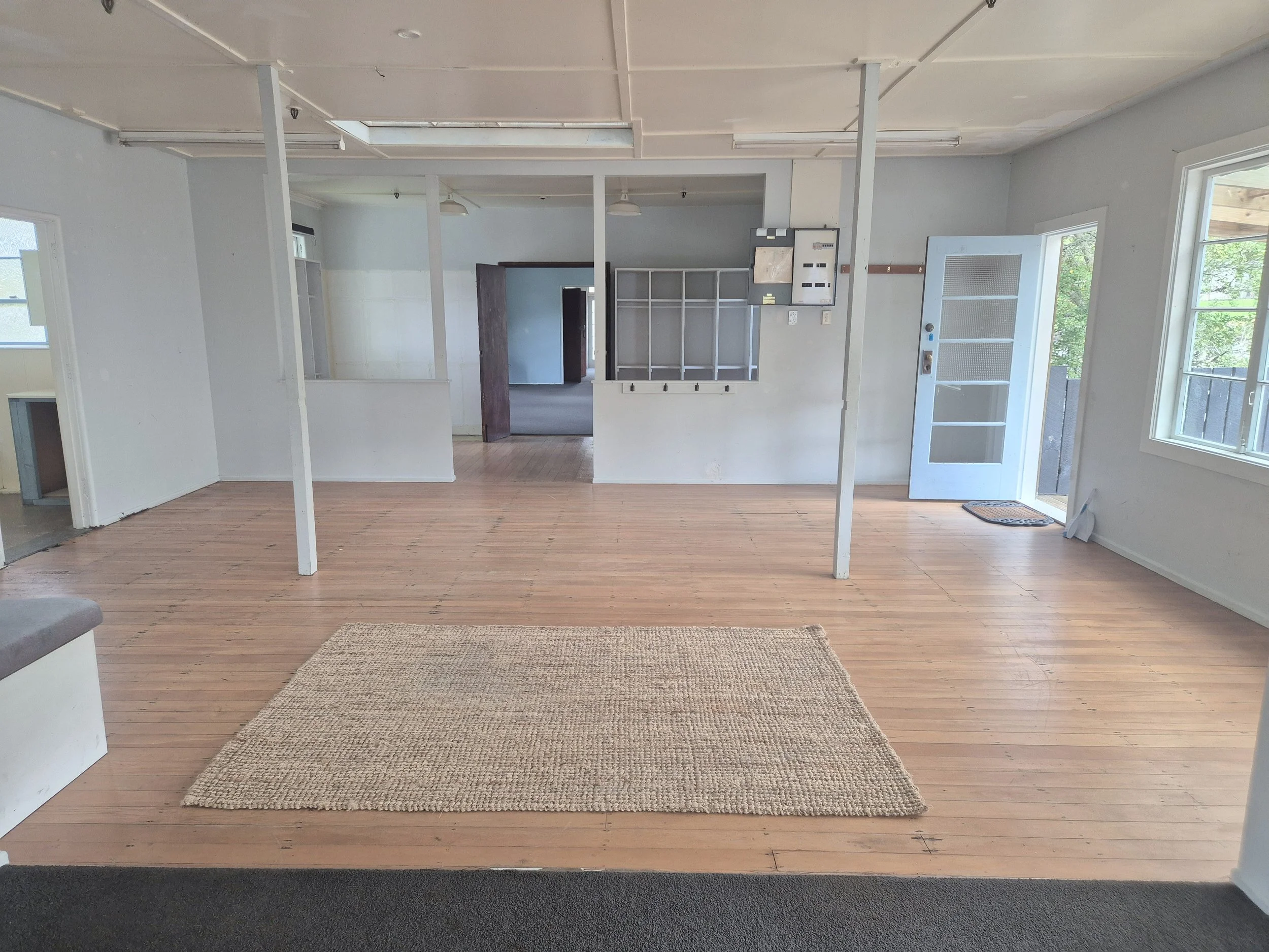15-63a-Villa-timber-floor-room-143012.jpg