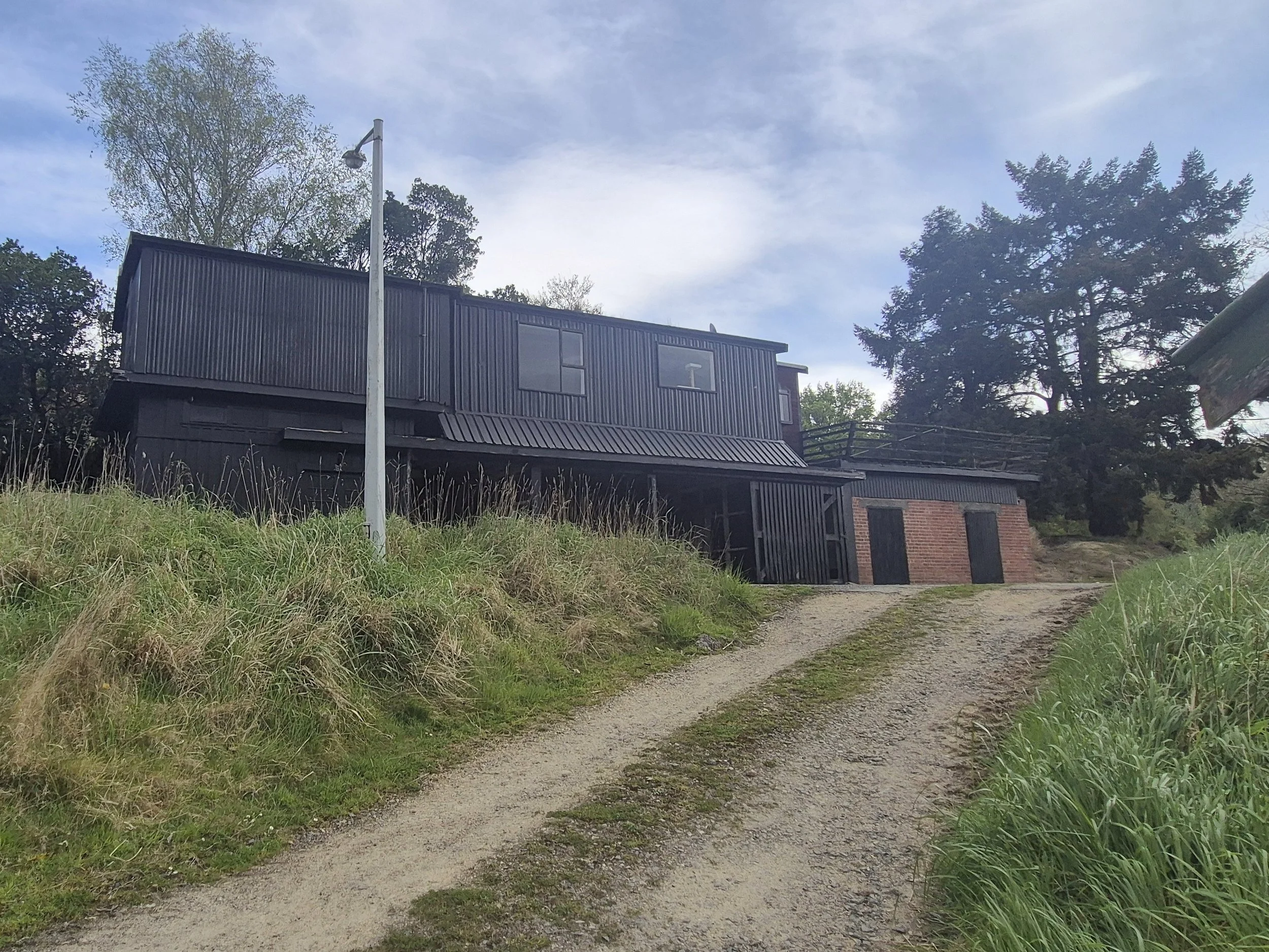 19-63b-Bach-and-covered-parking-wide-exterior-143609.jpg