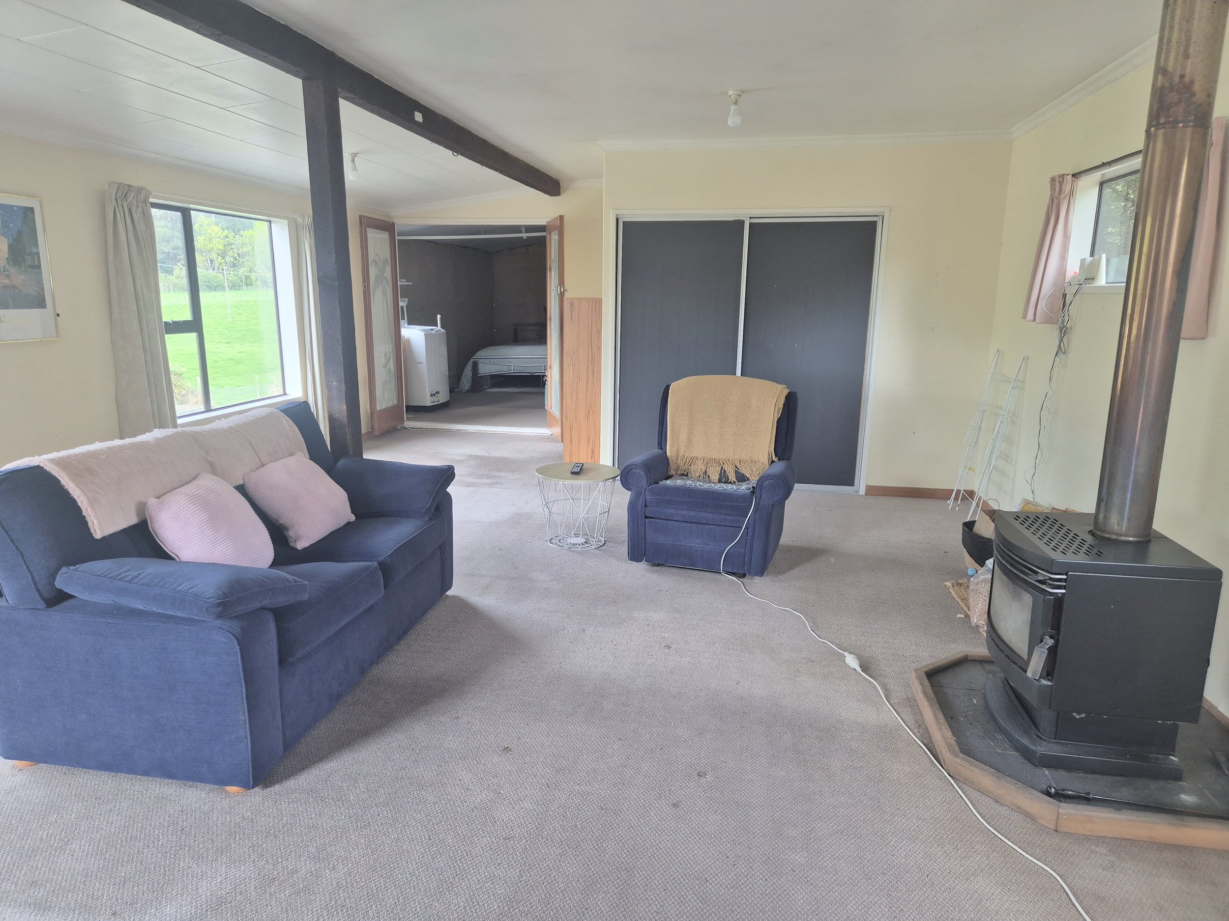 20-63b-Bach-sitting-room-with-woodburner-141932.jpg
