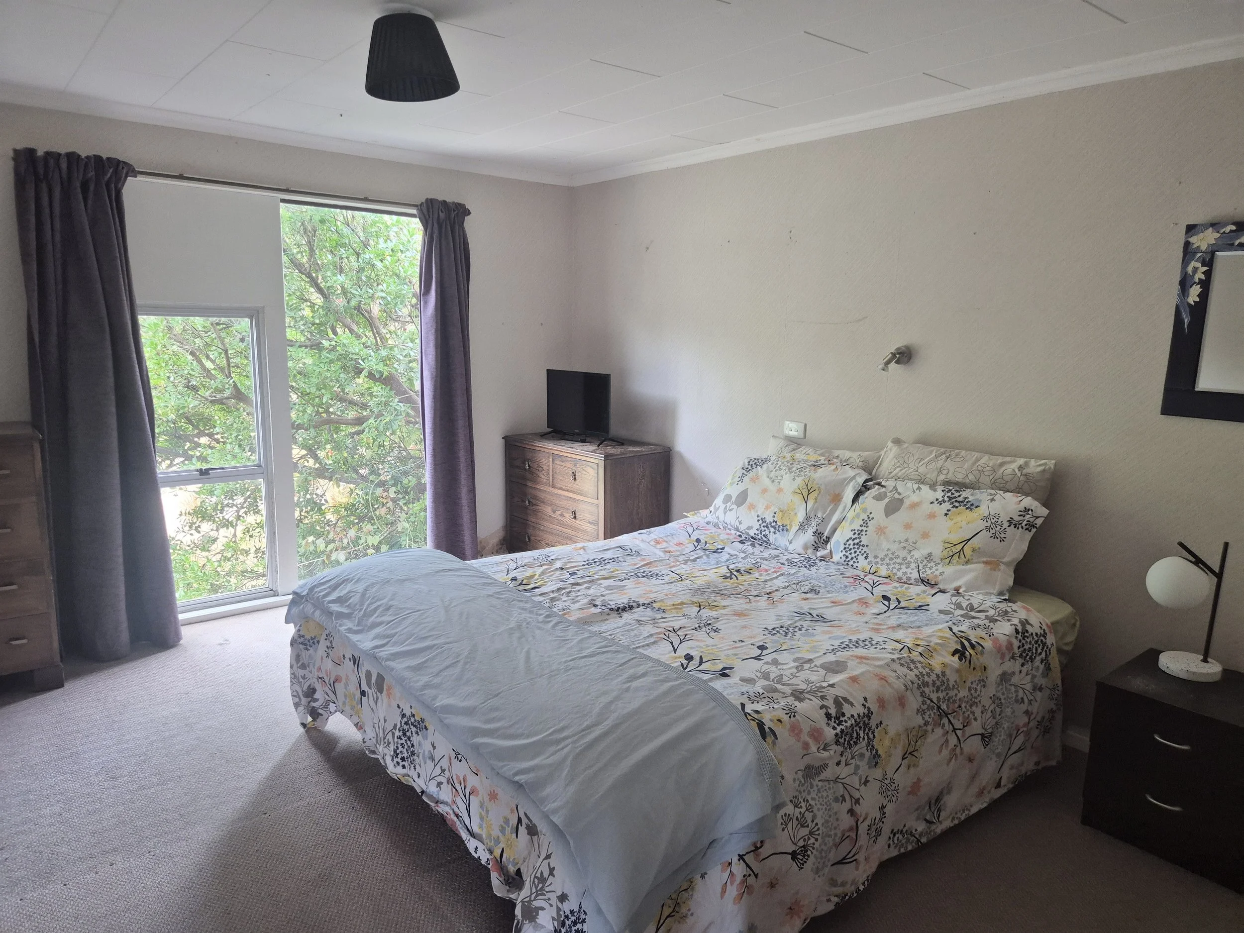21-63b-Bach-furnished-bedroom-142019.jpg