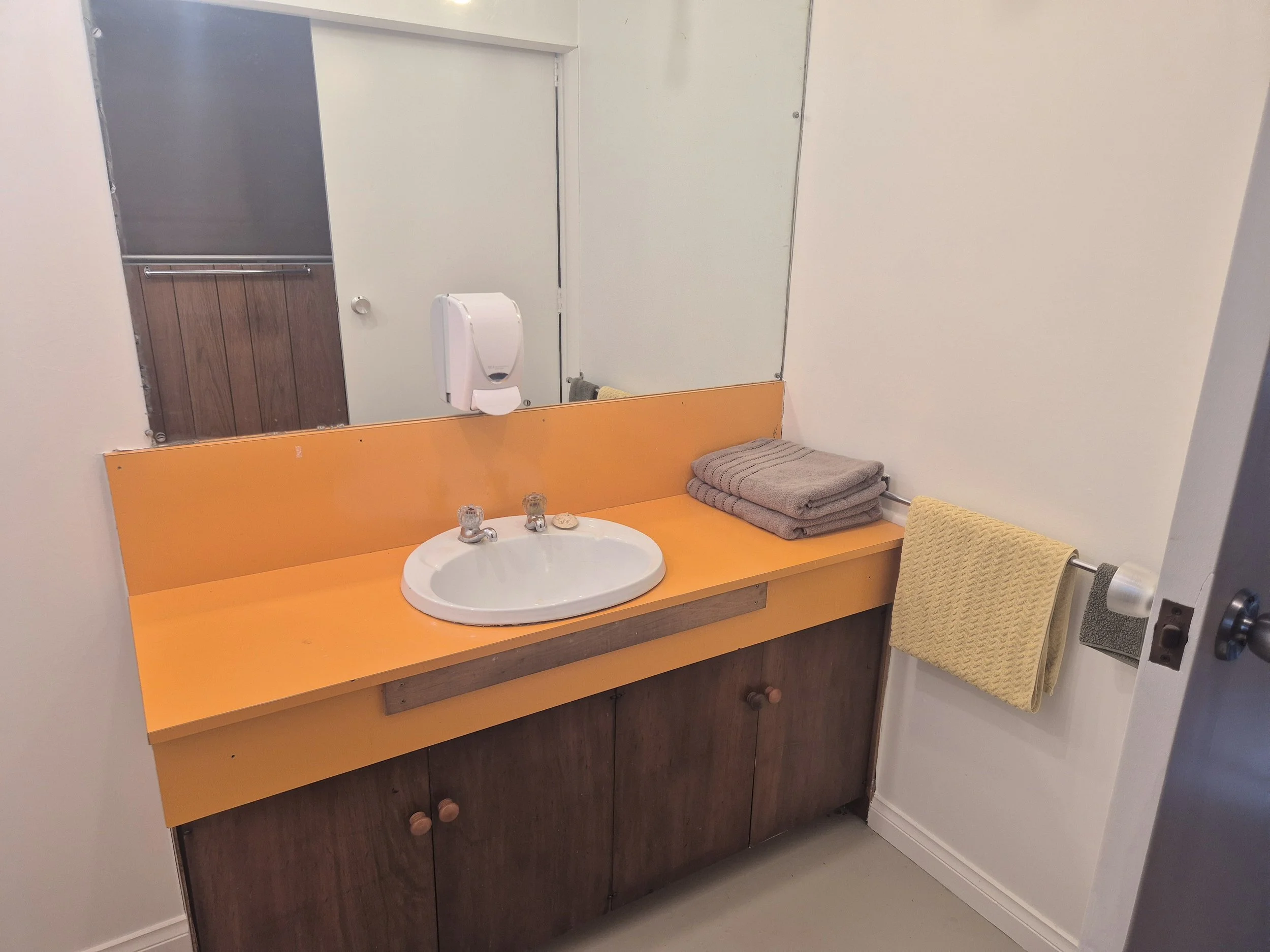 23-63b-Bach-bathroom-vanity-142031.jpg