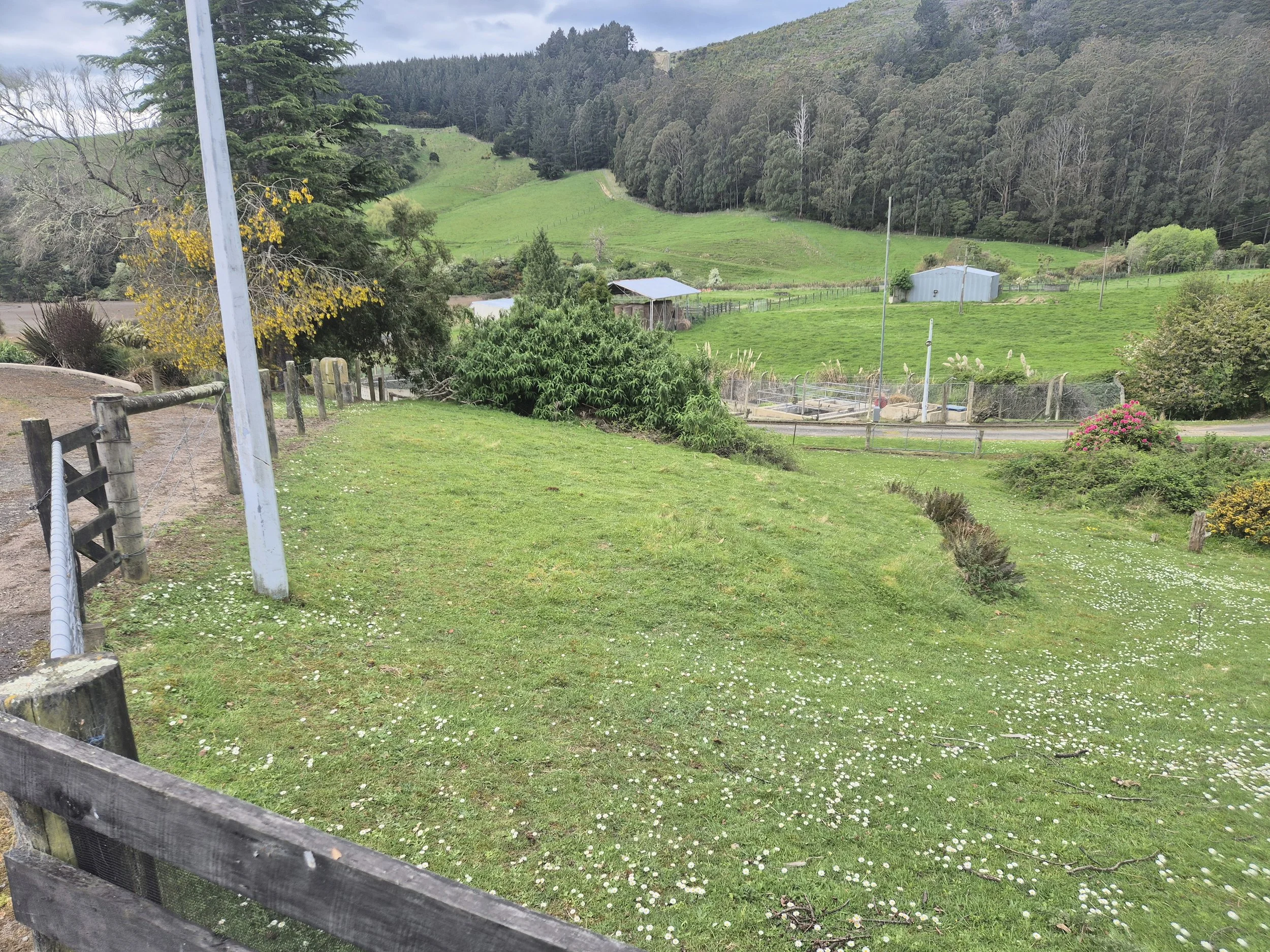 26-Grounds-lawn-and-rural-outlook-140019.jpg
