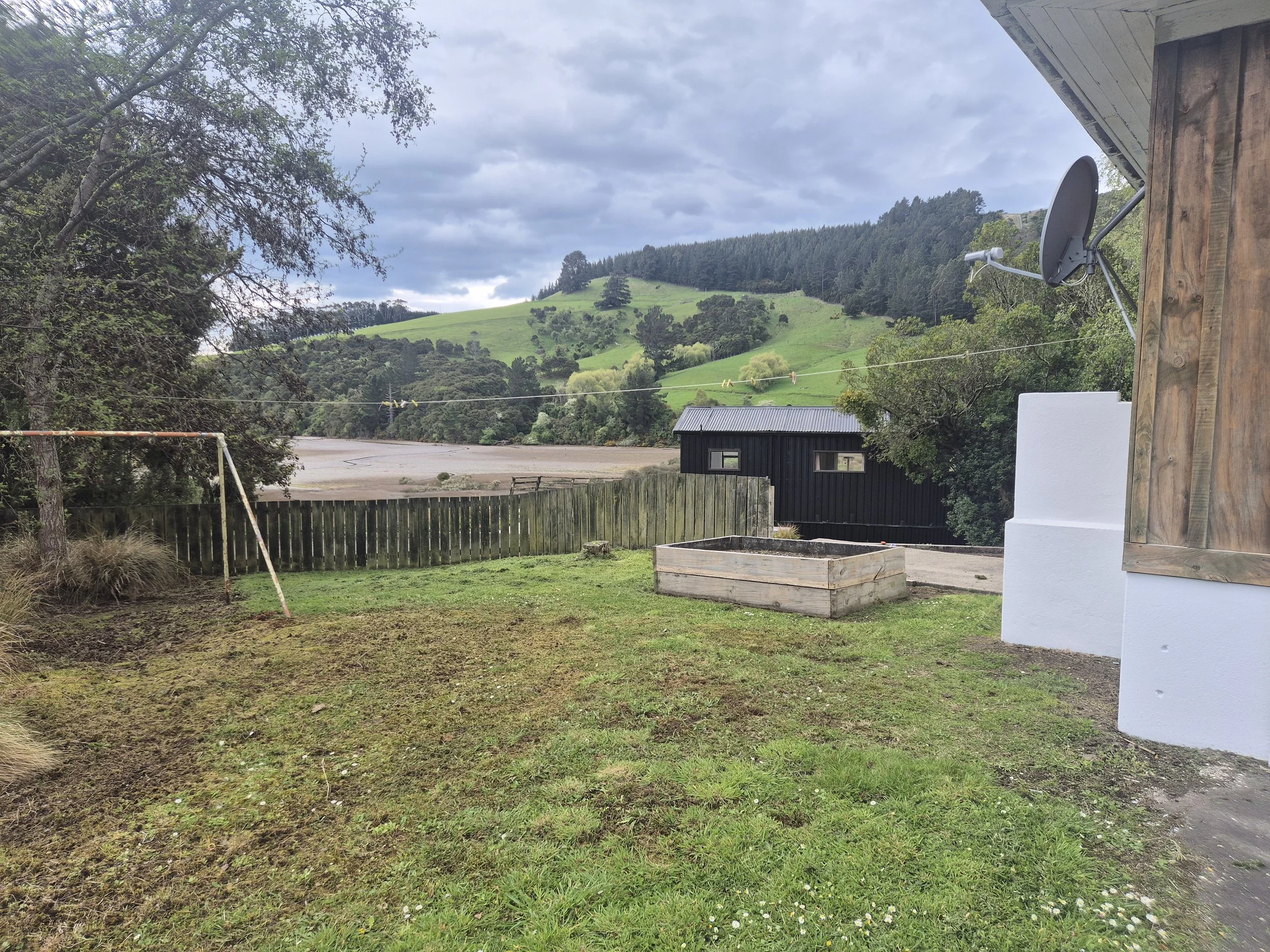 29-Grounds-lawn-and-rural-setting-141214.jpg