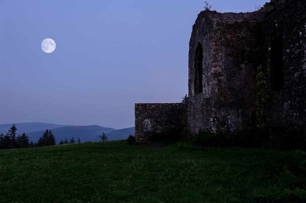  Moon over the Hellfire Club giving an eerie feeling at civil twilight. 