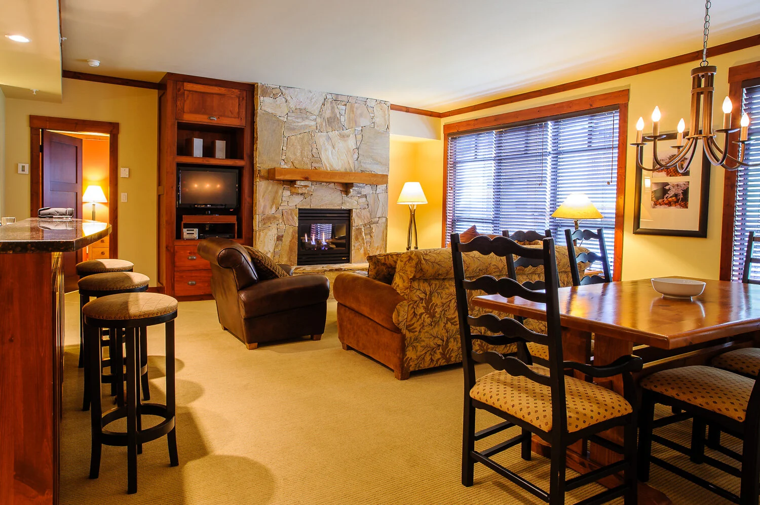 Interios_FirstTracksLodge_Whistler-109.jpg