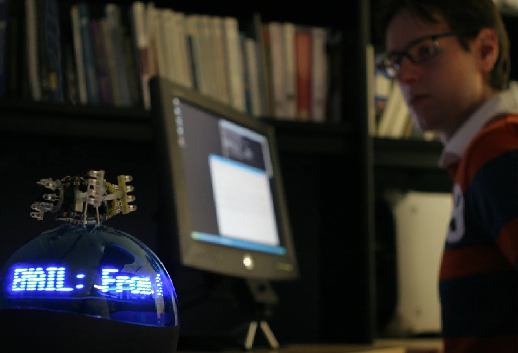auraorb (2006) eye tracking notification orb in foreground mode