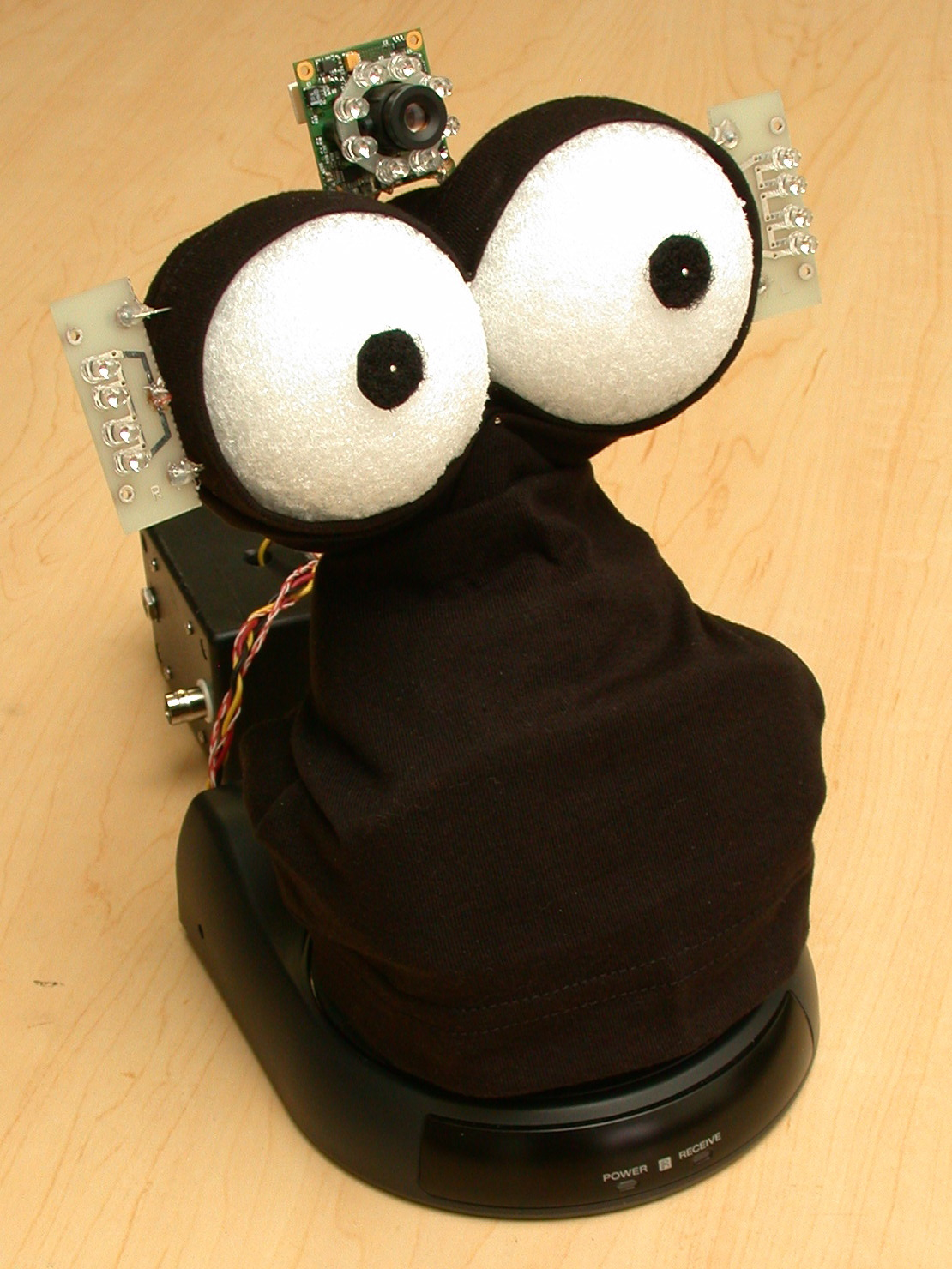 eyeproxy (2002): phone that connects upon eye contact