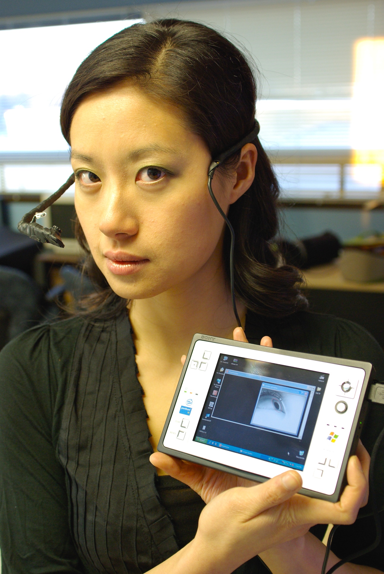 viewpointer (2005) mobile calibration-free eye tracker