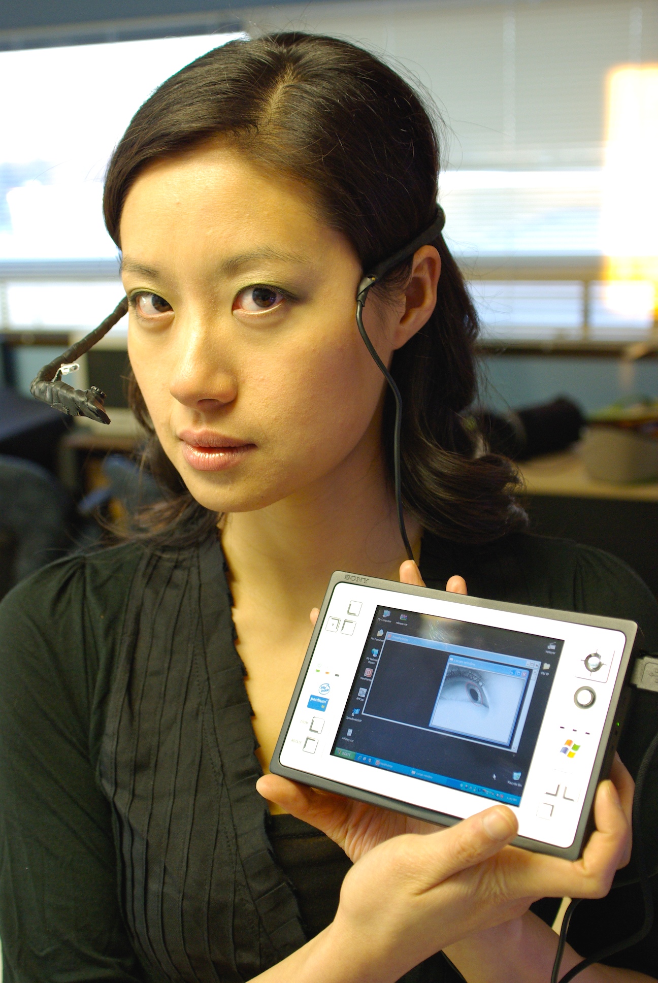 viewpointer (2005) mobile calibration-free eye tracker