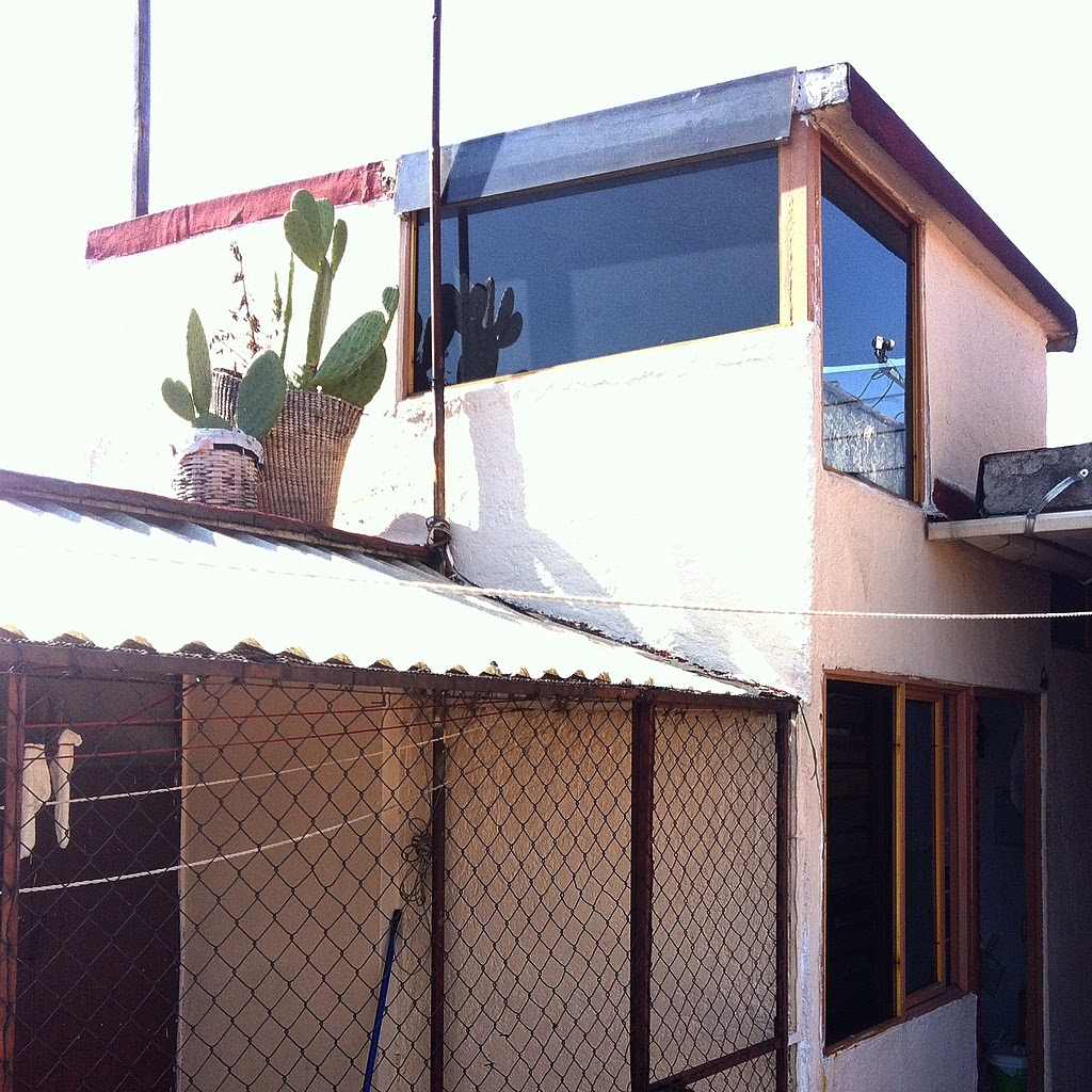 Ah, my old house! This is where I lived shortly after I arrived to Mexico City. Av. San Jerónimo. Close to Copilco Metro/UNAM.