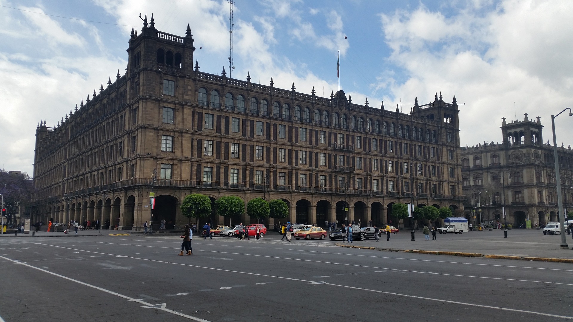 historic-centre-828046_1920.jpg