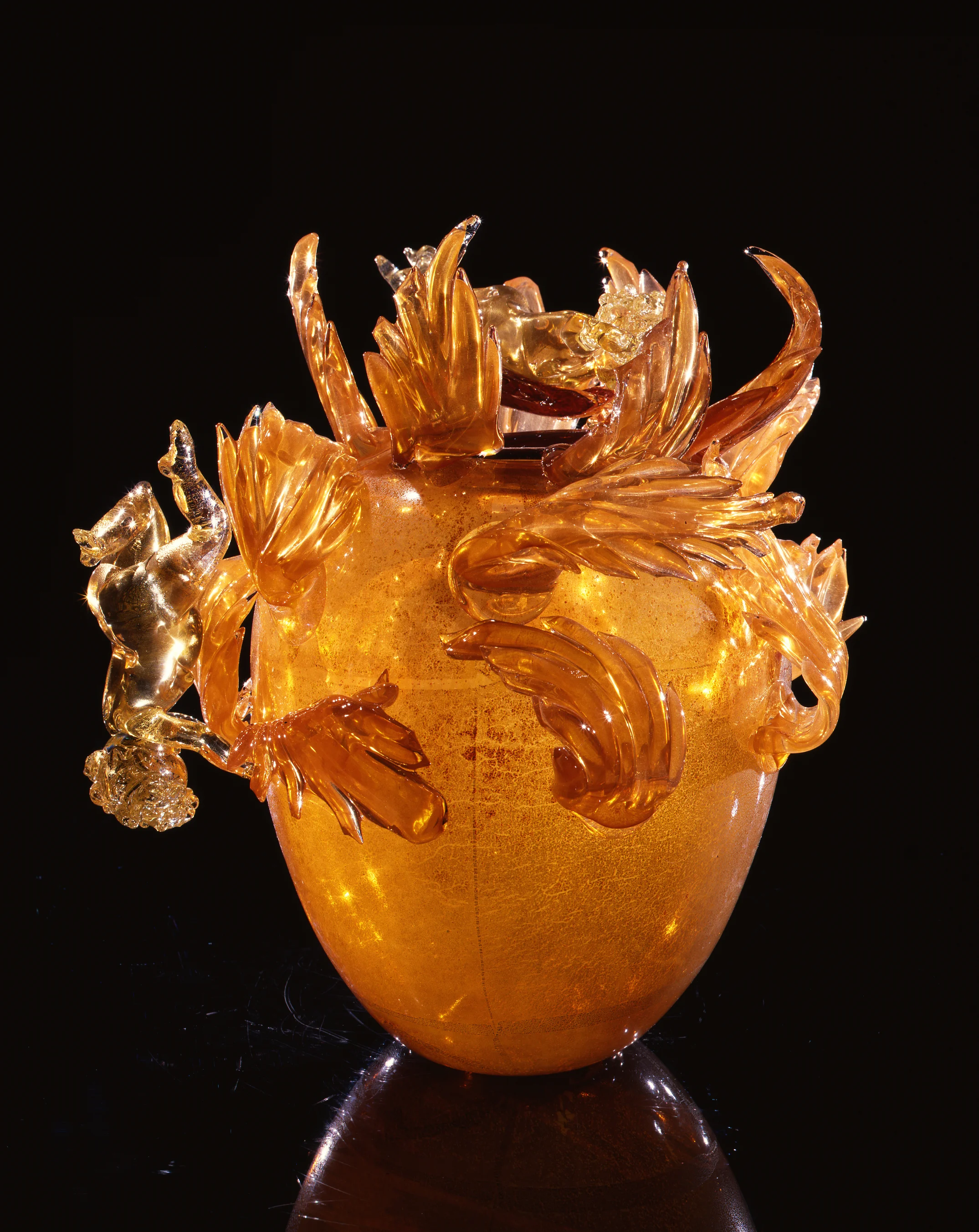 Dale Chihuly, Gold over Bright Orange Putti Venetian with Leaves (1994, glass, 15 x 15 x 15 inches)