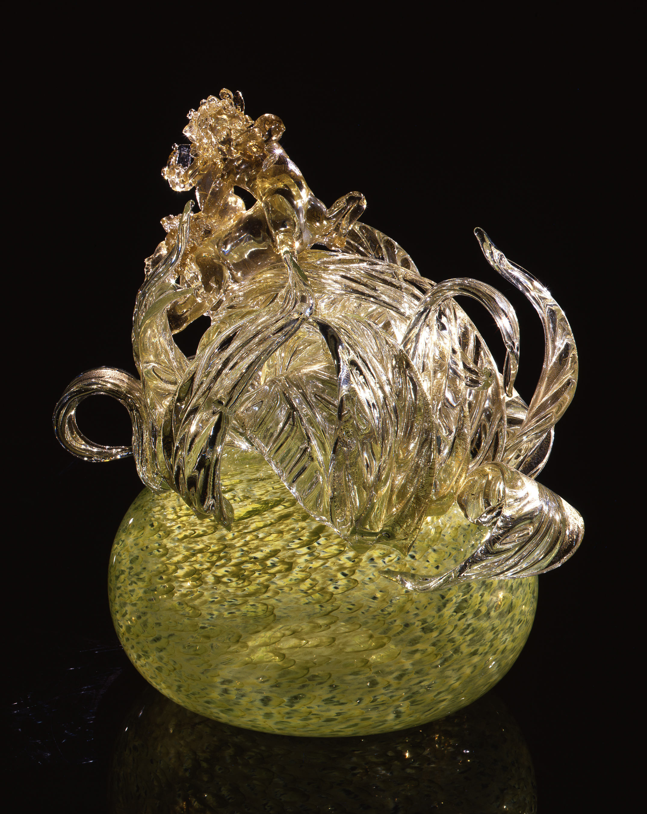  Dale Chihuly,&nbsp; Fountain Green Putti Venetian with Gilt Leaves and Centaur&nbsp; (1993, glass, 18 x 16 x 17&nbsp;inches) 