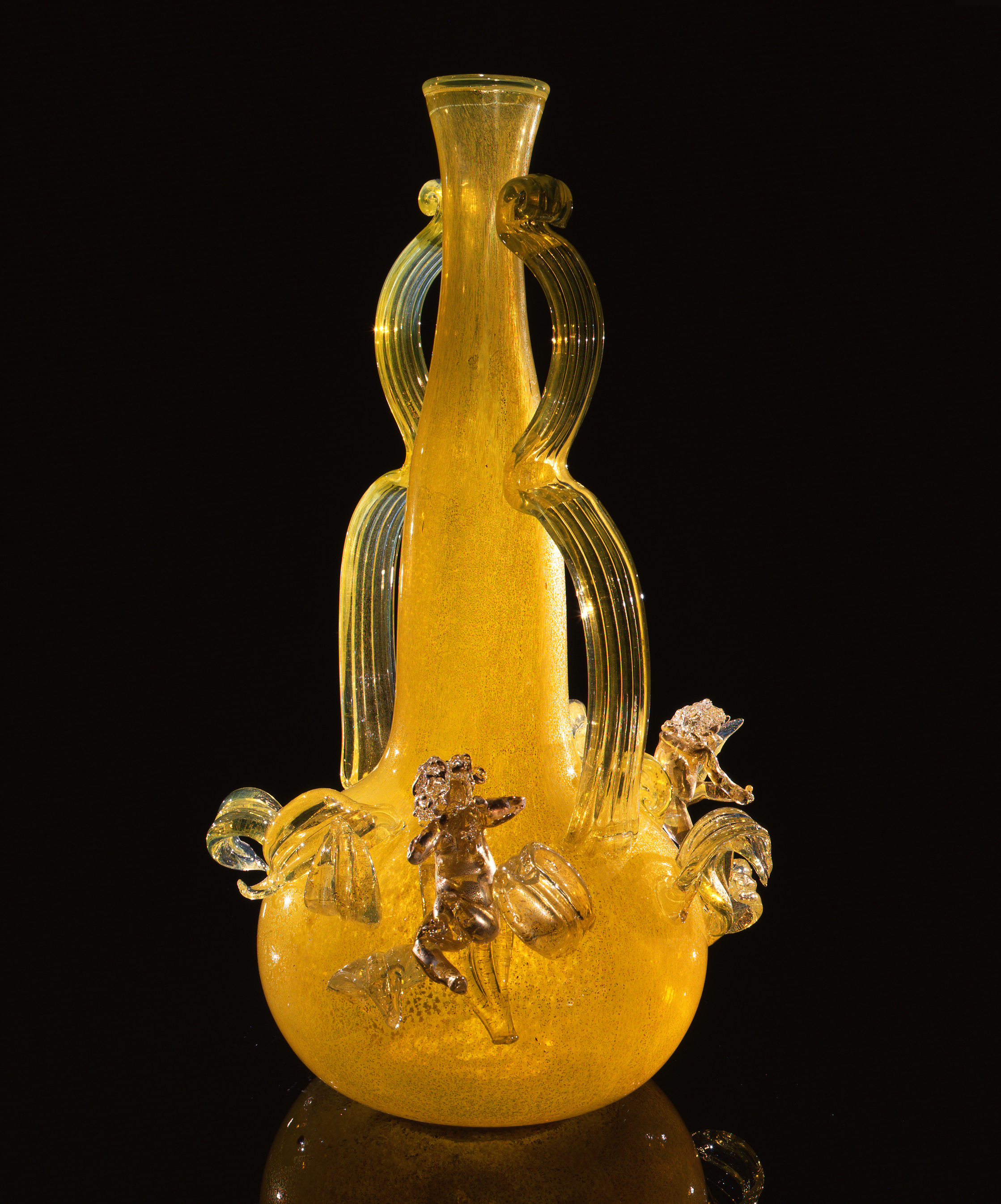  Dale Chihuly,&nbsp; Cadmium Yellow Putti Venetian&nbsp; (1993, glass, 27 x 17 x 17 inches) 