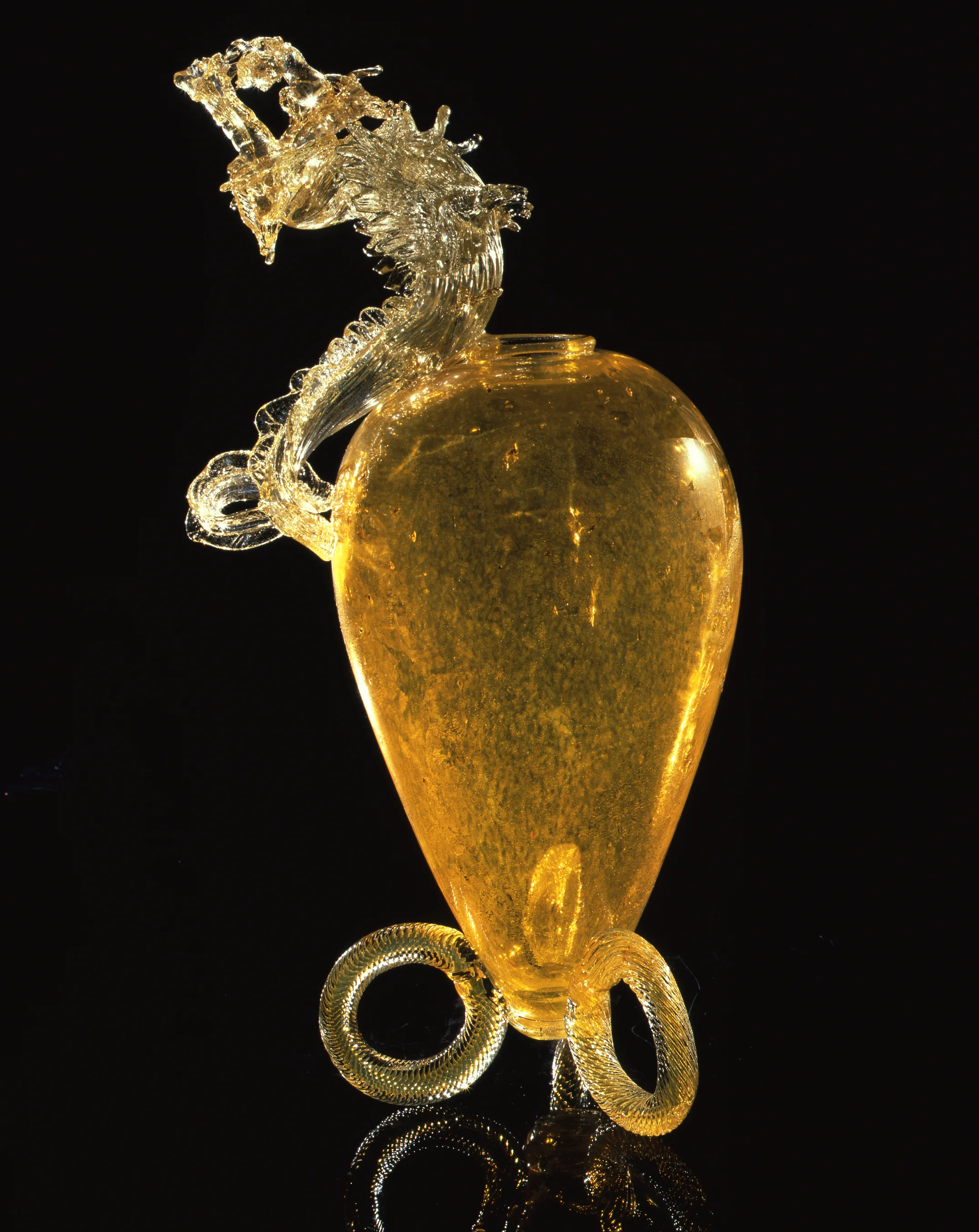 Dale Chihuly, Golden Putti Venetian with Dragon (1994, glass, 27 x 15 x 10 inches)