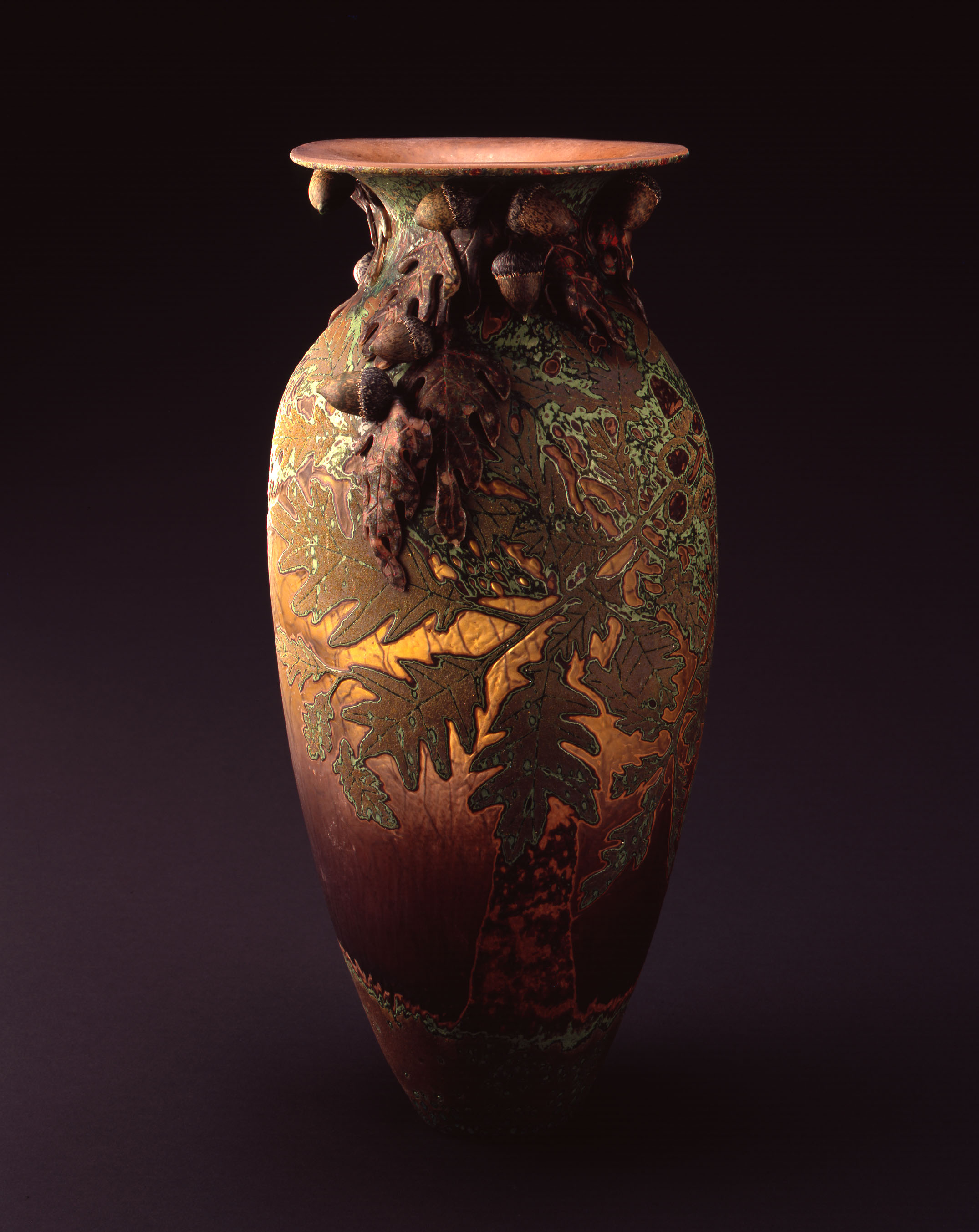 William Morris, Vase with Oak Leaves and Acorns (2004, glass, 18 1/4 x 8 x 8 inches), WM.44