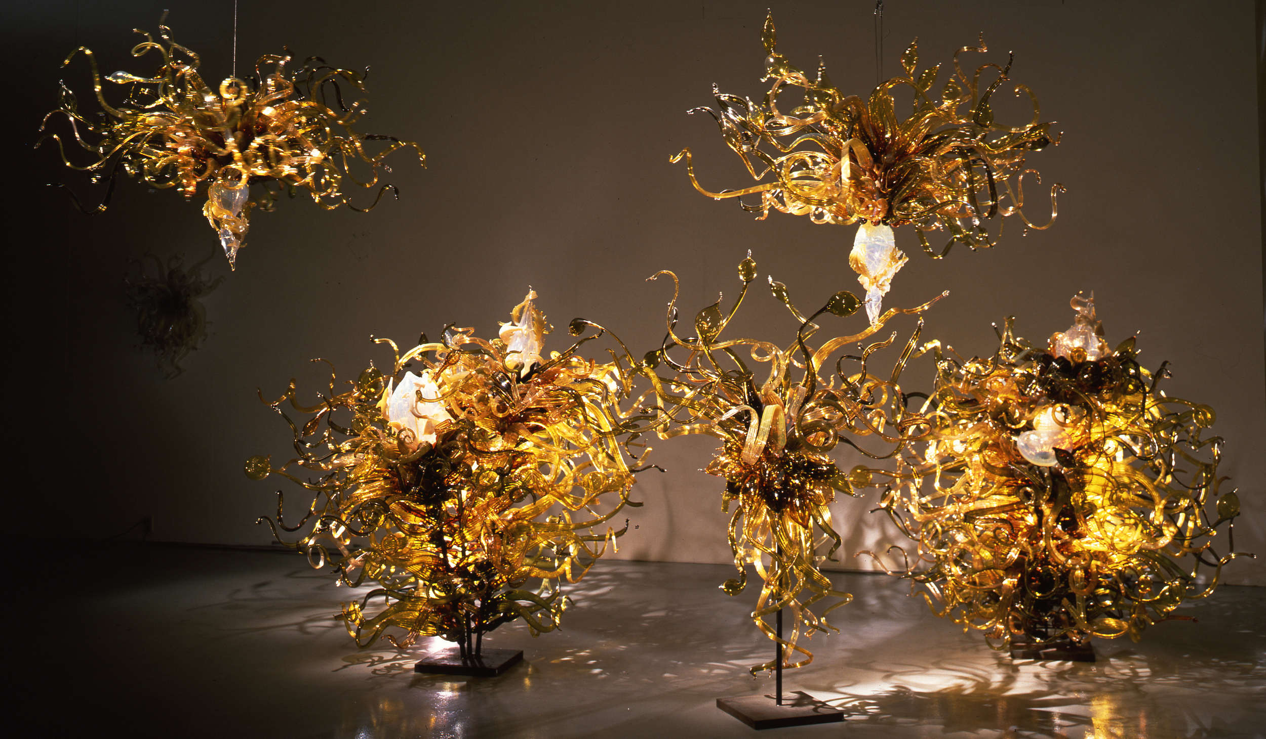  Dale Chihuly, &nbsp;Laguna Murano Chandelier&nbsp; (1996-97, glass, dimensions variable), DC.407 