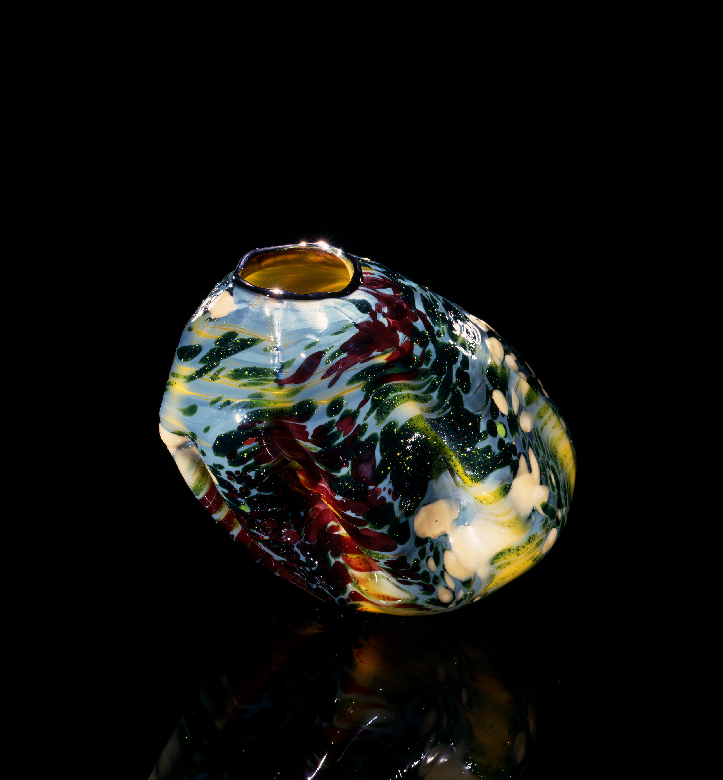 Dale Chihuly,&nbsp; Red and Green Dappled Daffodil Macchia with Orion Blue&nbsp;Lip Wrap&nbsp; (1981, glass, 6 x 7 x 6&nbsp;inches), DC.58 