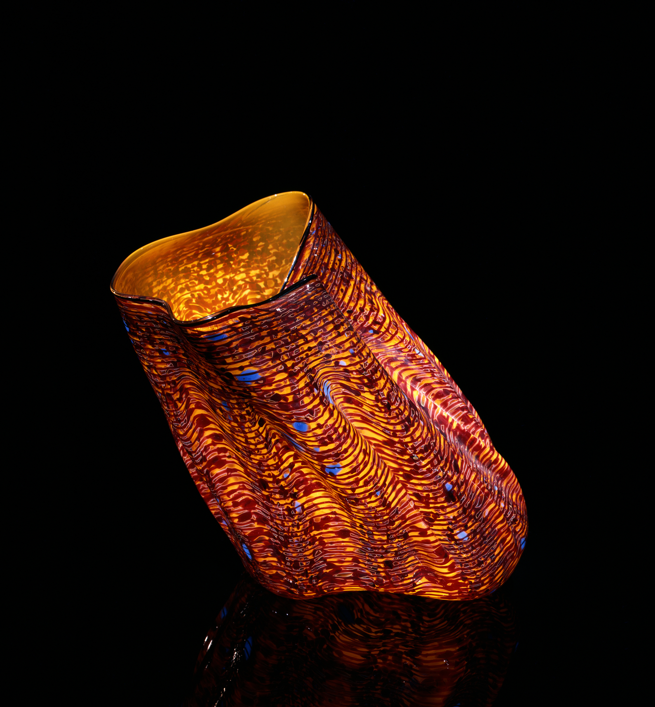 Dale Chihuly, Delta Yellow Macchia with Cassel Lip Wrap (1981, glass, 10 x 10 x 10 inches), DC.57