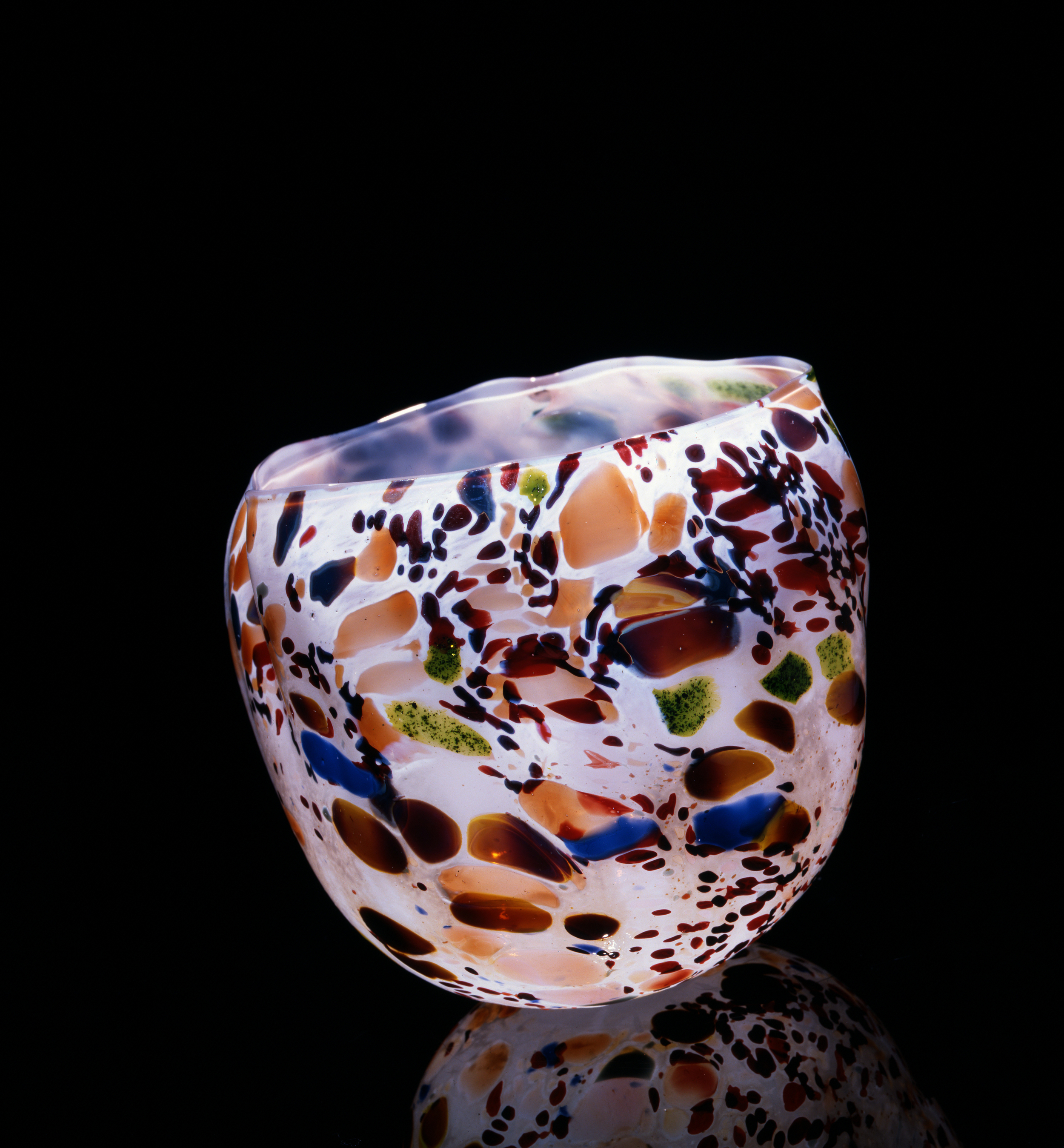 Dale Chihuly, Alabaster Macchia with Mutlicolored Jimmies (1981, glass, 6 x 5 x 5 inches), DC.60