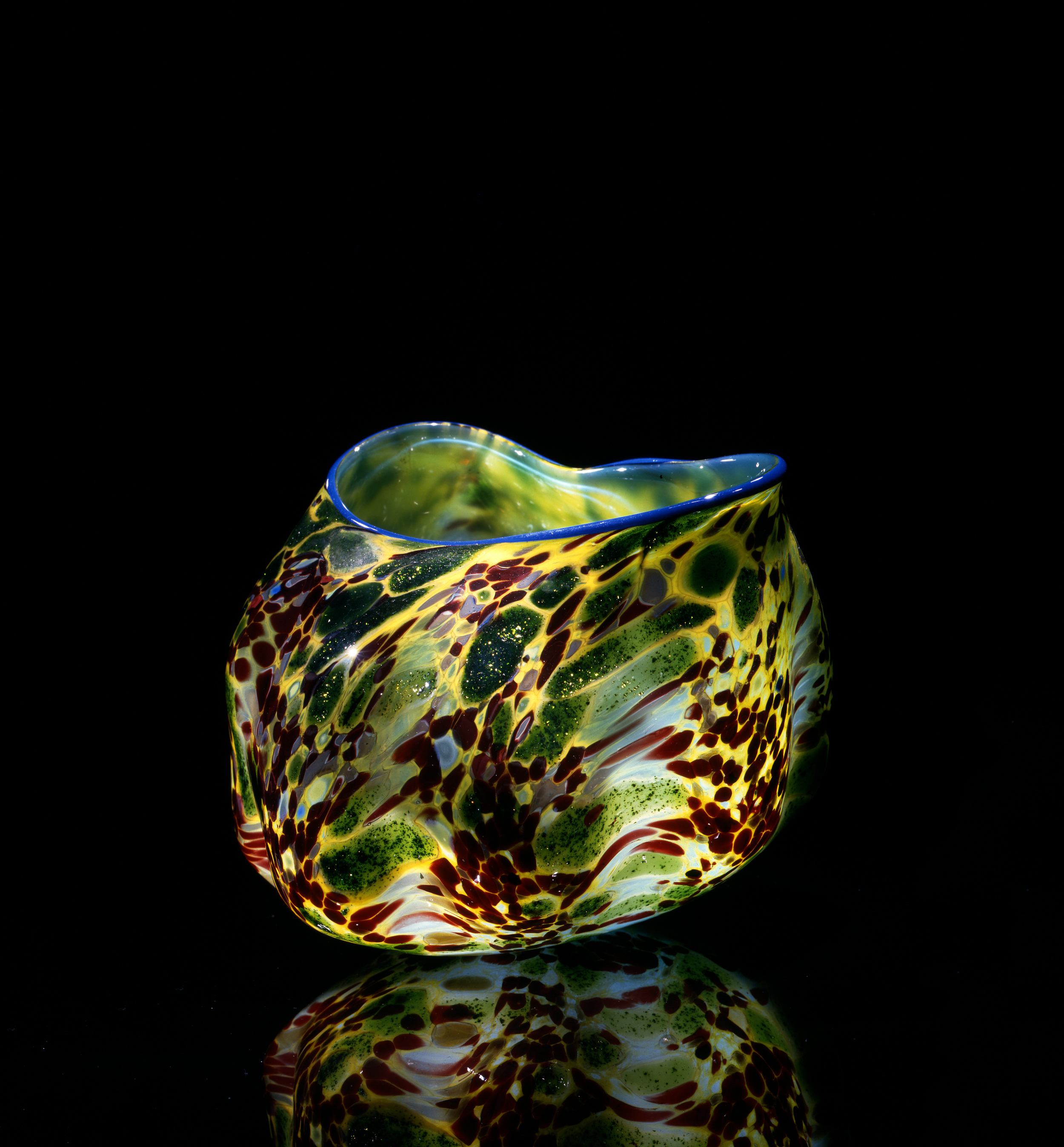 Dale Chihuly, Lumiere Green Macchia with Lapis Blue Lip Wrap (1981, glass, 5 x 5 x 5 inches), DC.61