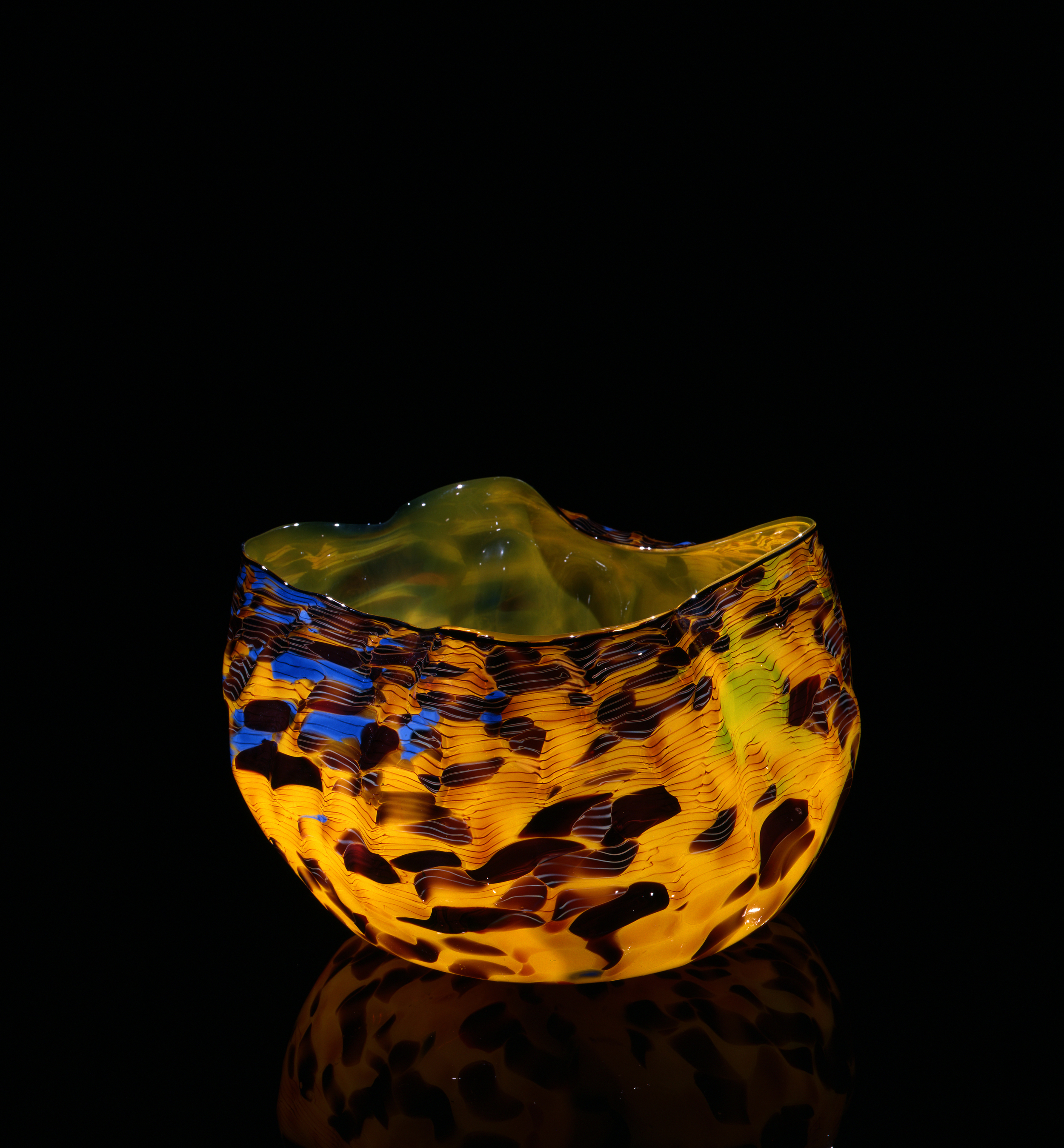  Dale Chihuly,&nbsp; Aureolin Macchia with Pech Black Lip Wrap&nbsp; (1982, glass, 8 x 12 x 11 inches), DC.63 