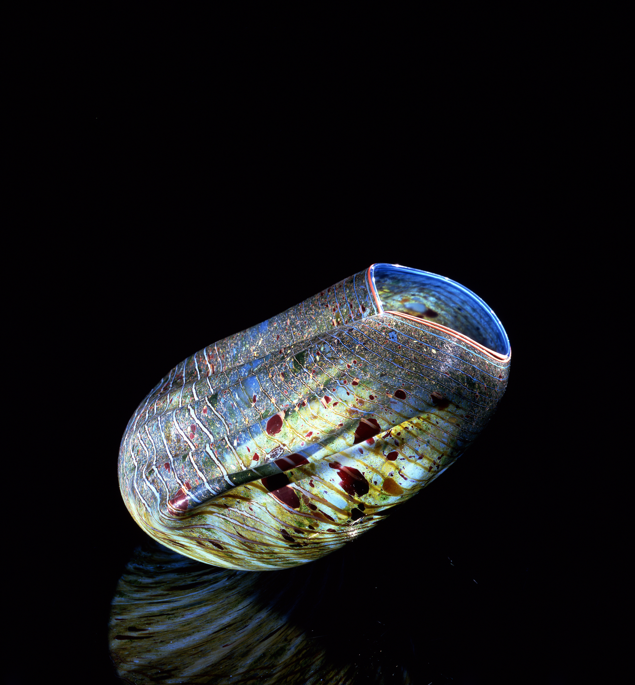  Dale Chihuly,&nbsp; Larkspur Macchia with Persimmon Lip Wrap&nbsp; (1981, glass, 8 x 12 x 10&nbsp;inches), DC.66 