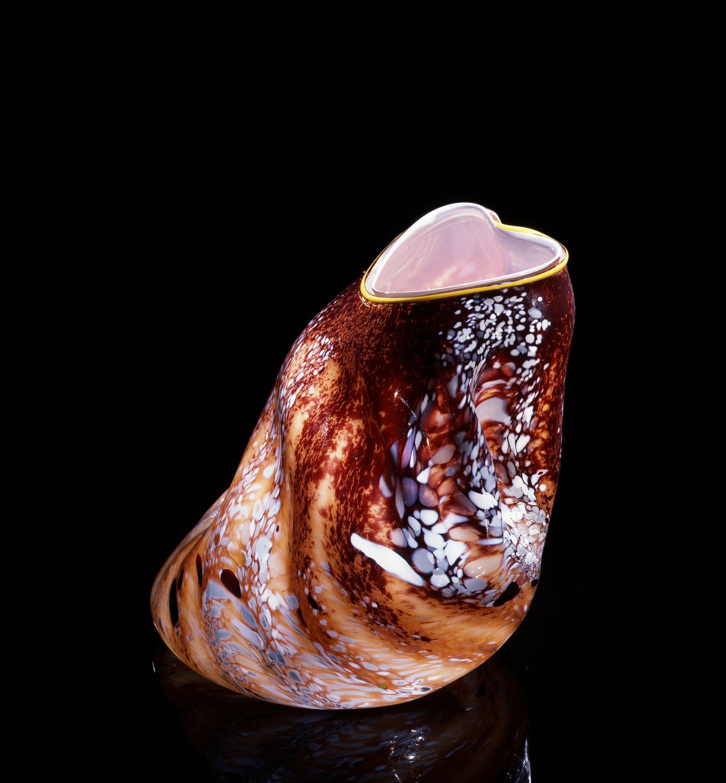 Dale Chihuly, Roseleaf and Italian Ochre Macchia (1982, glass, 8 x 8 x 7 inches), DC.68