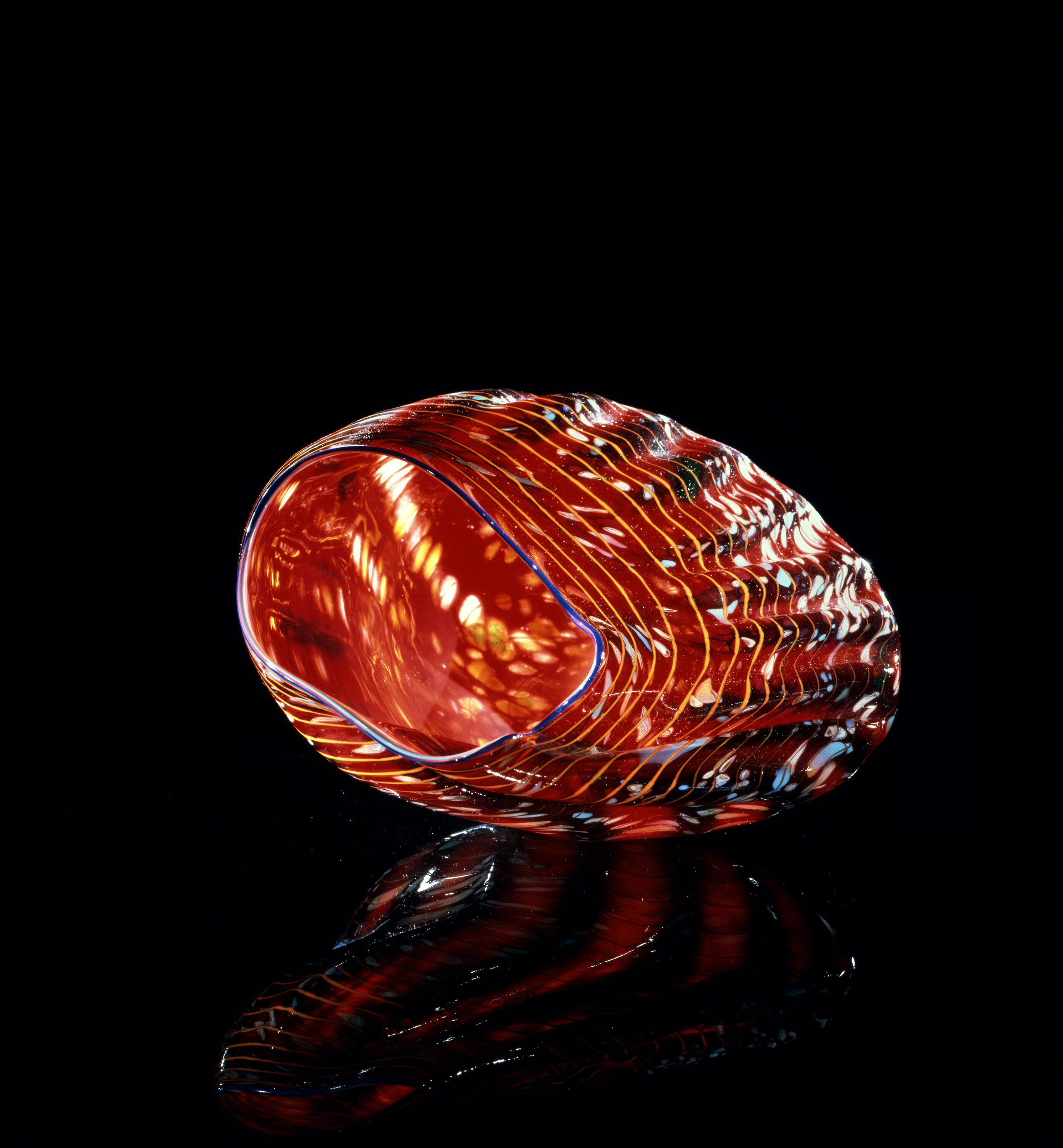  Dale Chihuly,&nbsp; Araby Red Macchia with Ultramarine Lip Wrap&nbsp; (1983, glass, 4 x 9 x 7 inches), DC.74 
