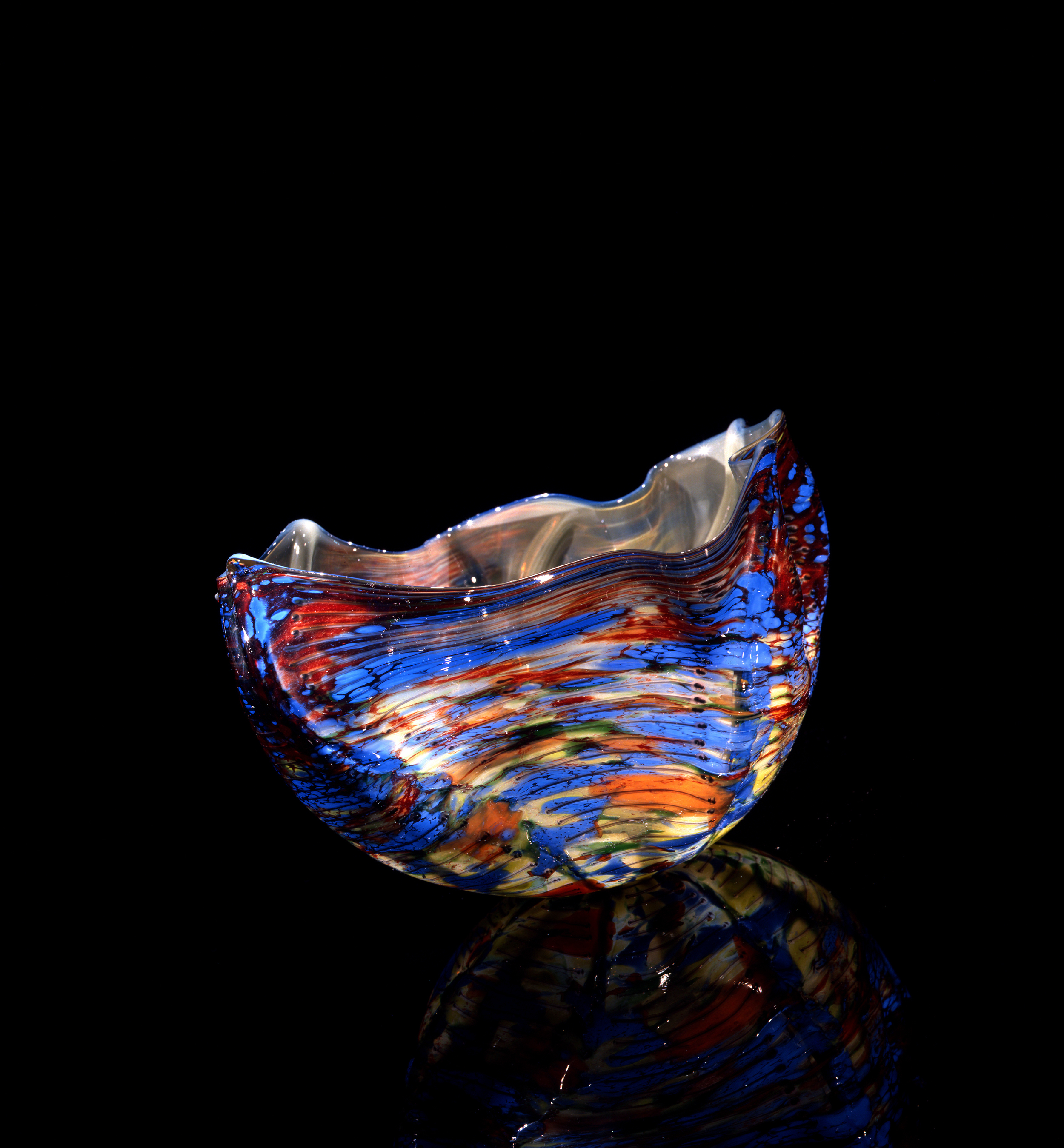 Dale Chihuly, Cirrus Macchia with Lapis Lazuli Lip Wrap (1982, glass, 6 x 8 x 7 inches), DC.75