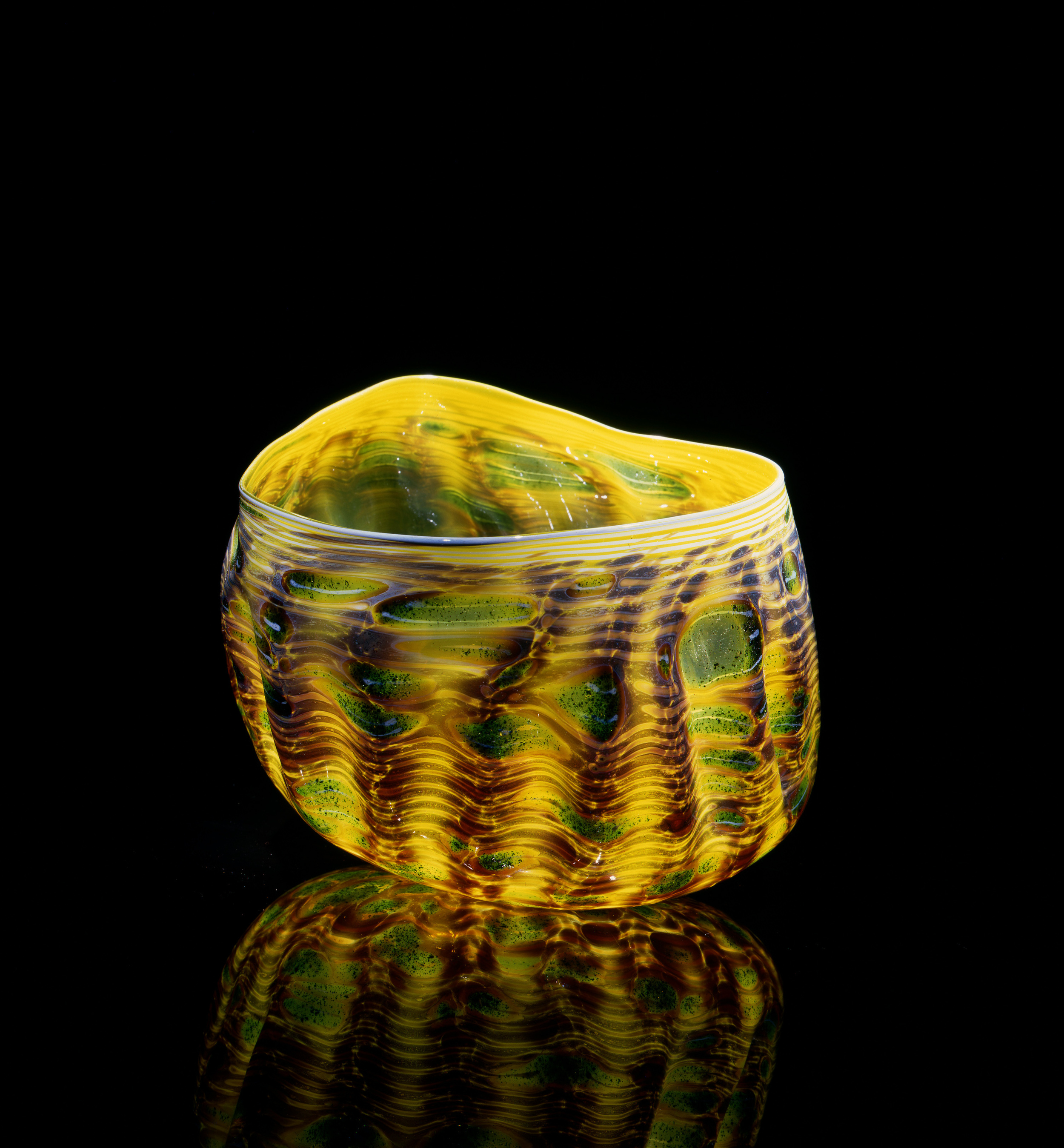  Dale Chihuly,&nbsp; Yellow Green Macchia with Teal Powder Lip Wrap&nbsp; (1981, glass, 7 x 8 x 8&nbsp;inches), DC.102 