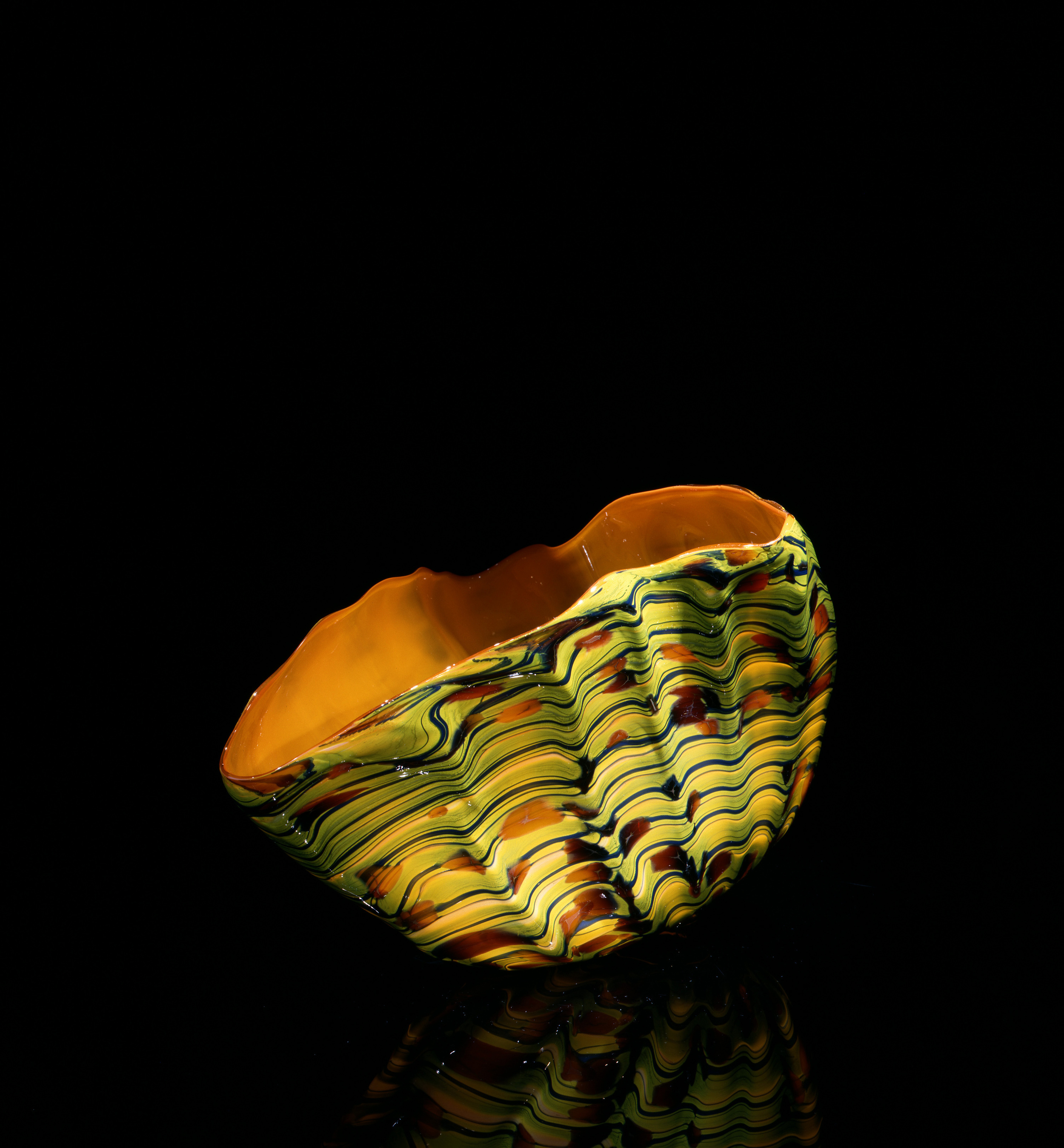 Dale Chihuly, Realgar Macchia with Cypress and Laurel Patterning (1981, glass, 8 x 11 x 7 inches), DC.108