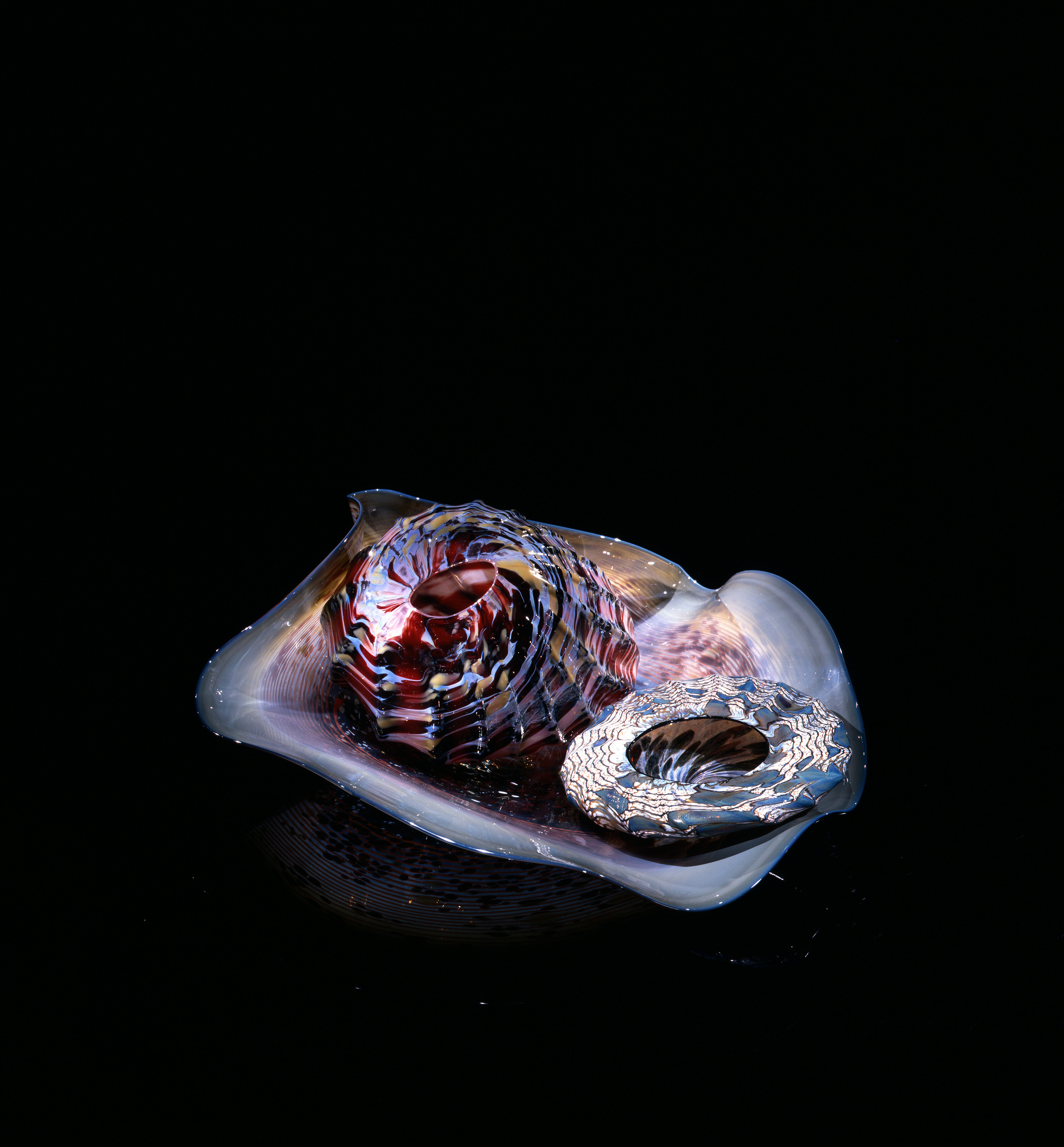 Dale Chihuly, Argent Gray Macchia Set with Oxblood and Teal Patterning (1982, glass, 5 x 17 x 13 inches), DC.113