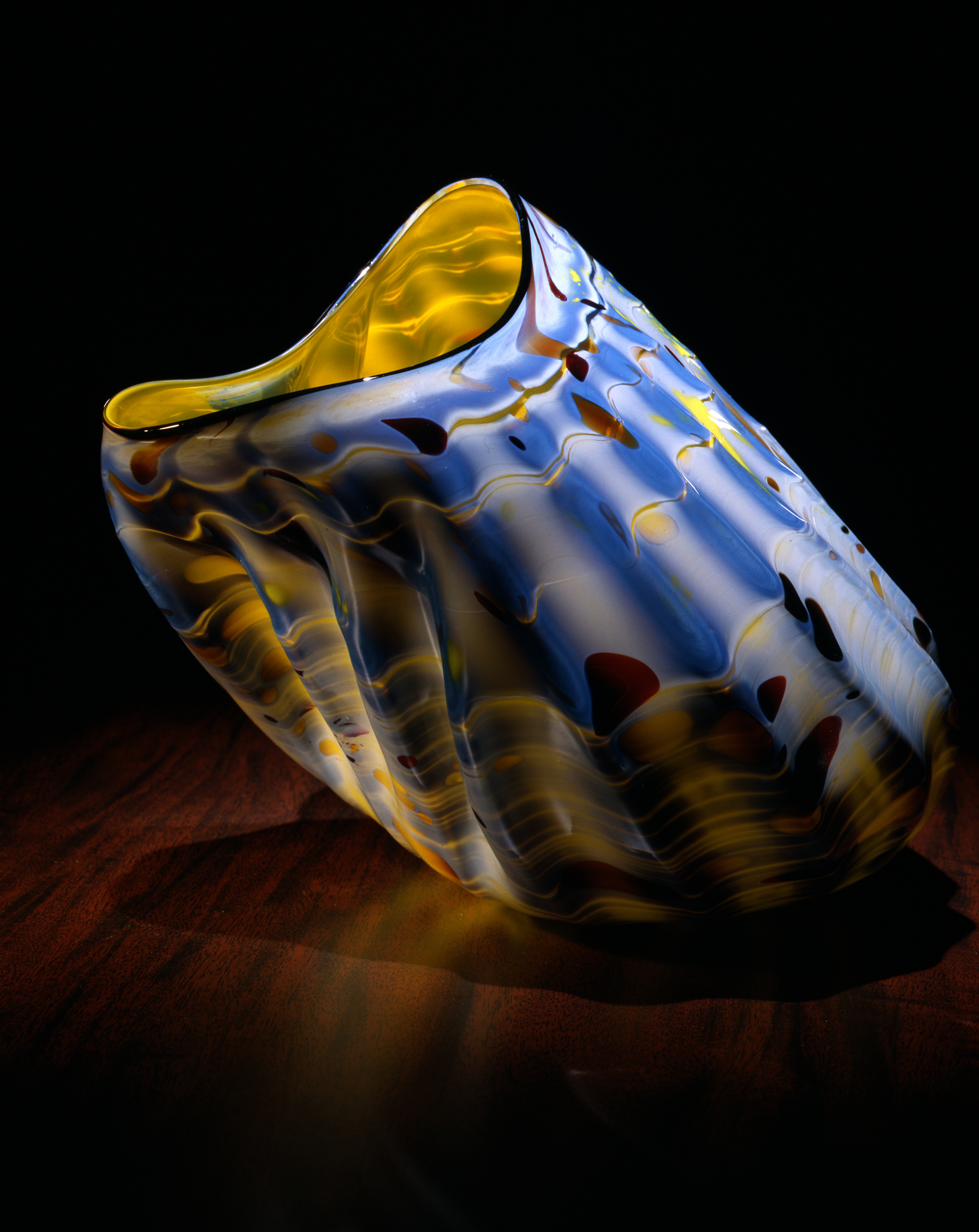 Dale Chihuly, Angorra Yellow Macchia with Black Charcoal Lip Wrap (1982, glass, 6 x 9 x 7 inches), DC.123