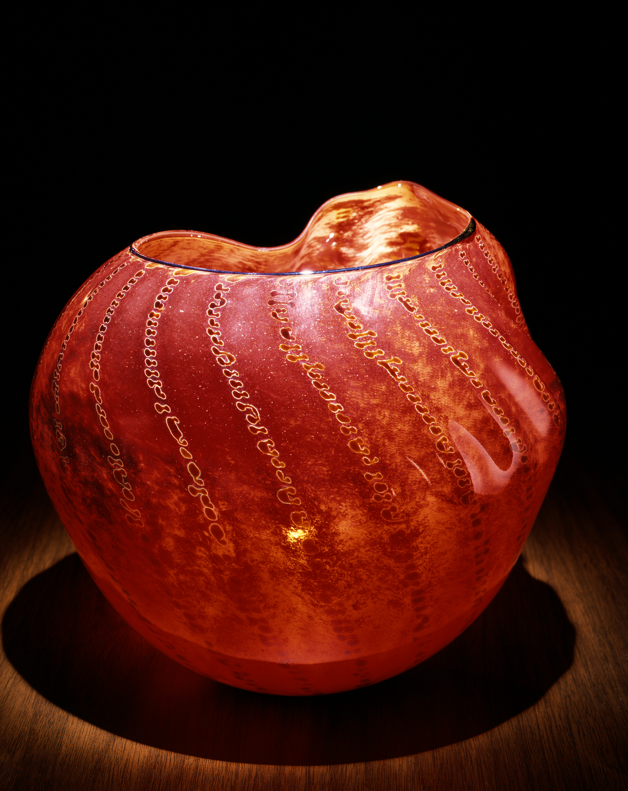  Dale Chihuly,&nbsp; Red Ochre Macchia with Burnt Umber Lip Wrap&nbsp; (1982, glass, 10 x 10 x 10 inches), DC.129 