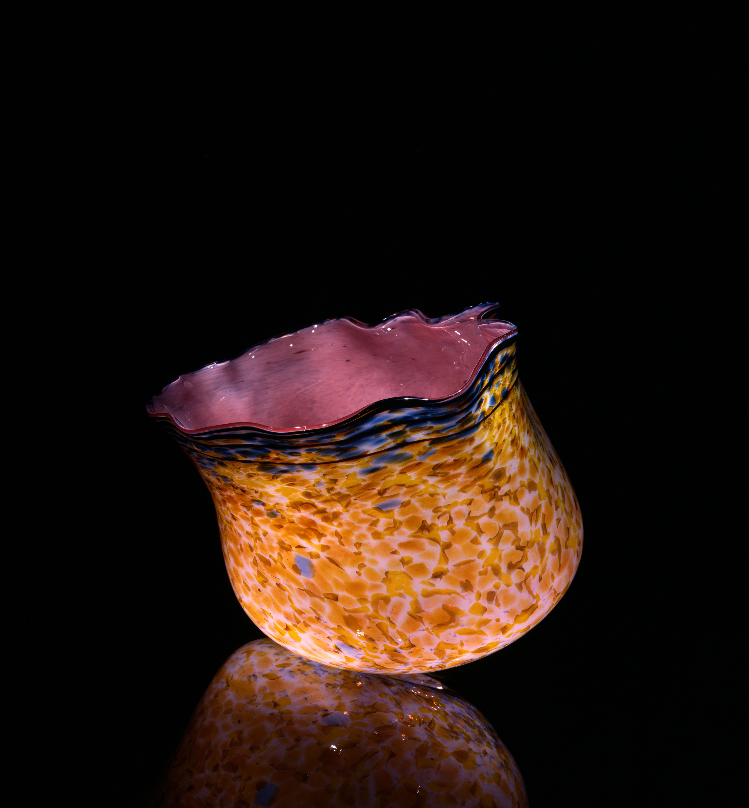  Dale Chihuly,&nbsp; Ambrosia Macchia with Scarlet Lip Wrap&nbsp; (1984, glass, 10 x 14 x 12 inches), DC.132 