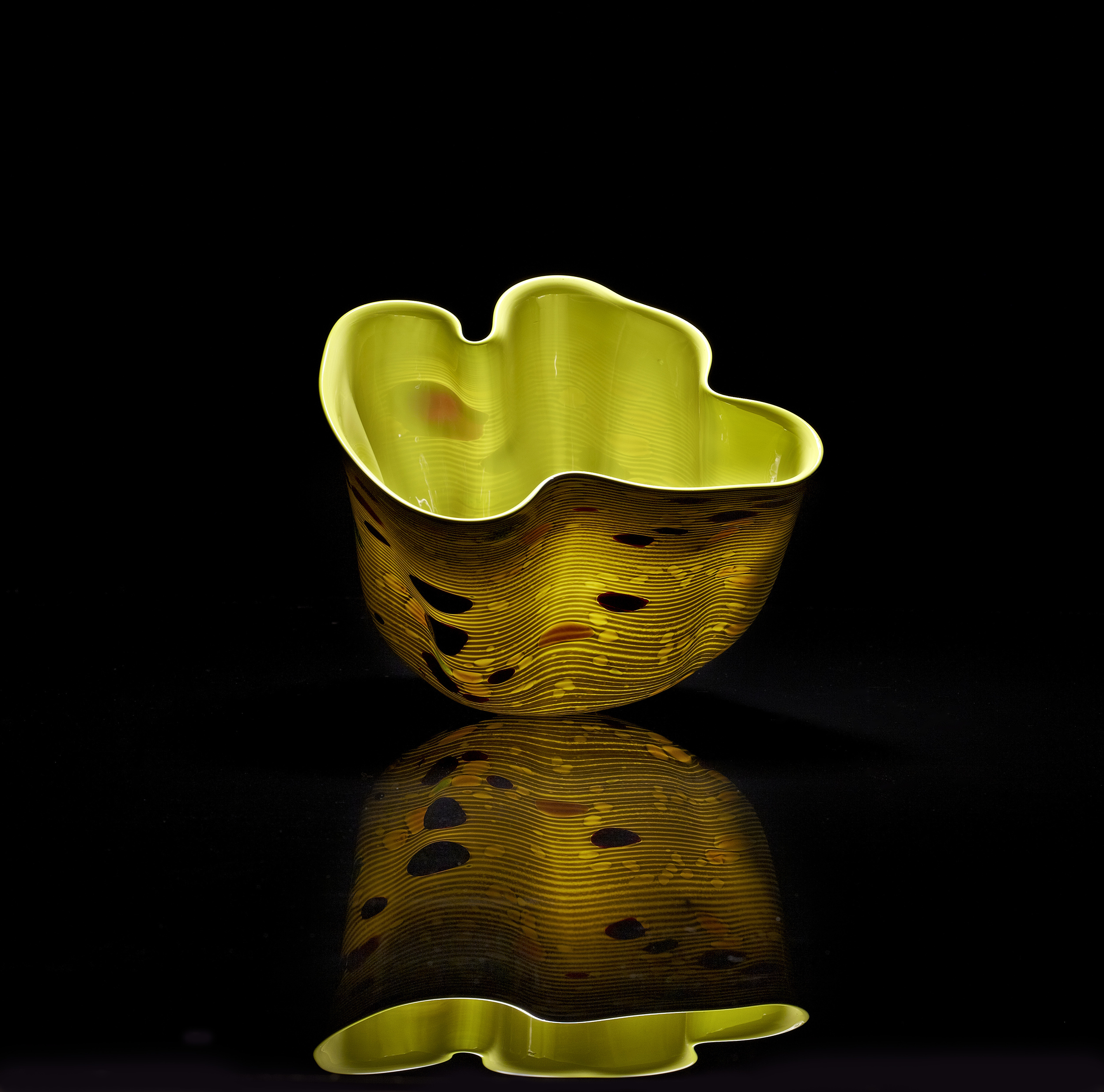  Dale Chihuly,&nbsp; Olive Green Macchia with Cobalt Lip Wrap&nbsp; (1982, glass, 9 x 8 x 7 inches) 