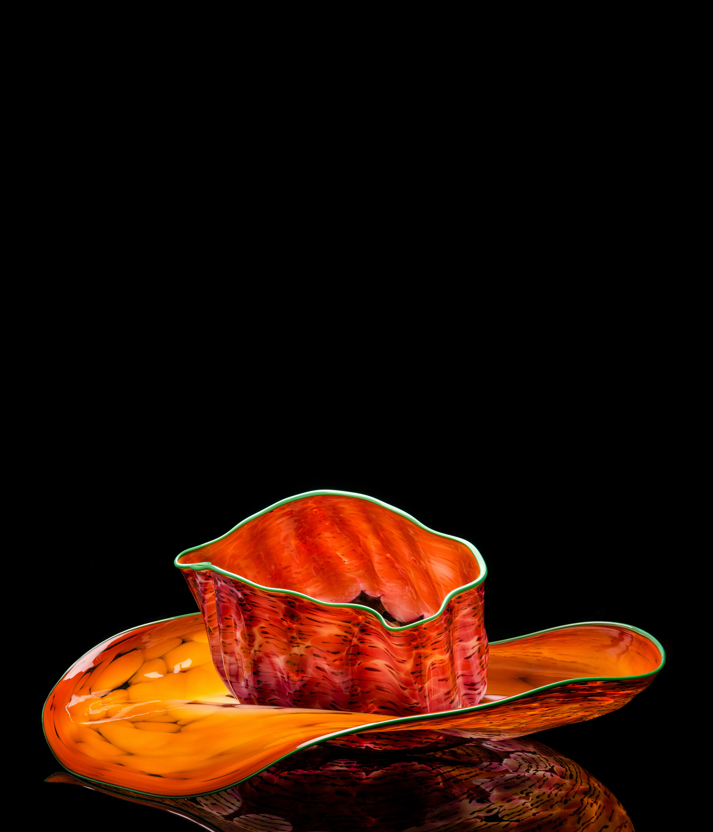 Dale Chihuly, Butterscotch Set with Teal Lip Wrap (1986, glass, approximately 18 x 30 x 30 inches), DC.143