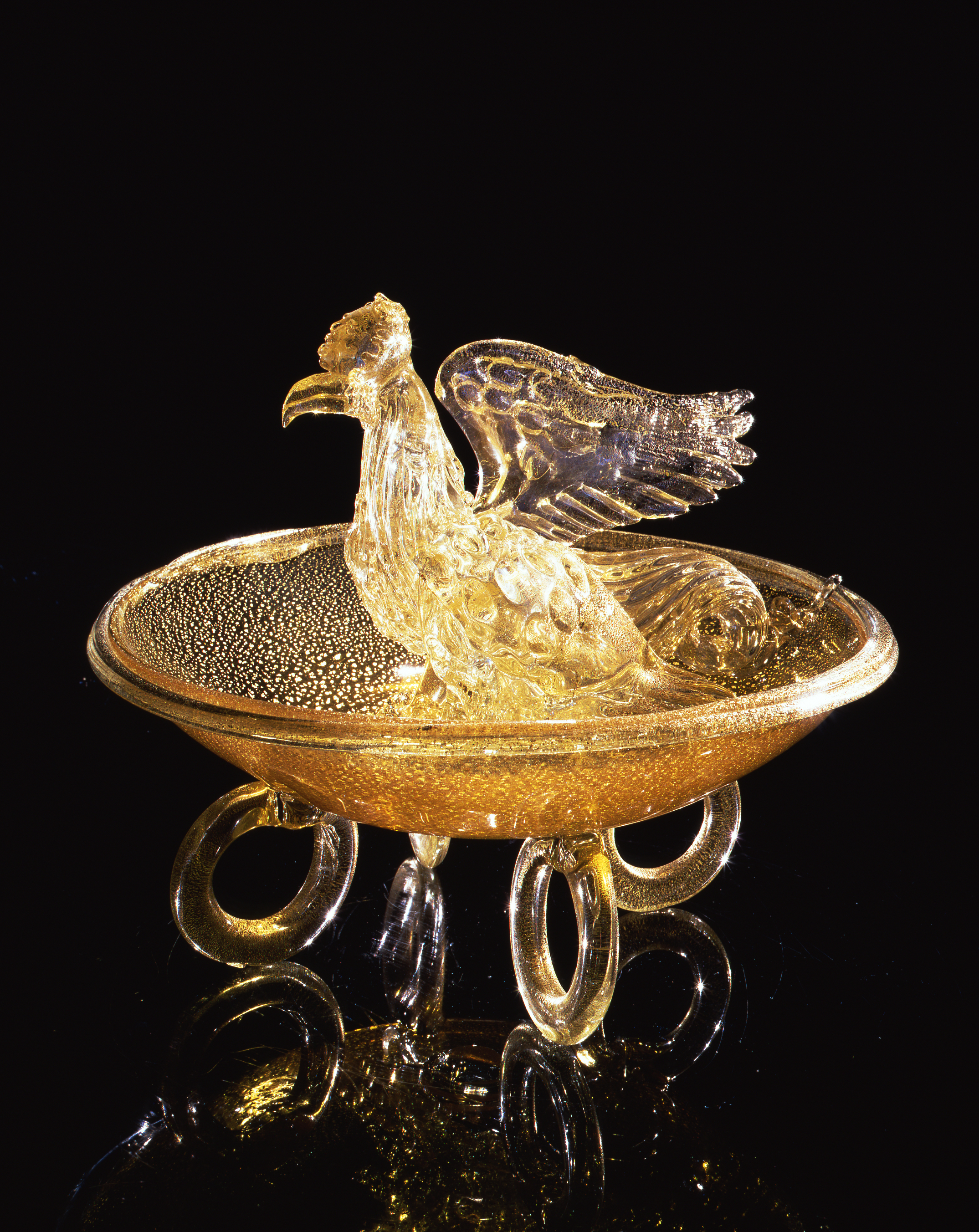  Dale Chihuly,&nbsp; Spotted Gold Putti Venetian with Eagle&nbsp; (1994, glass, 16 x 19 x 19 inches) 