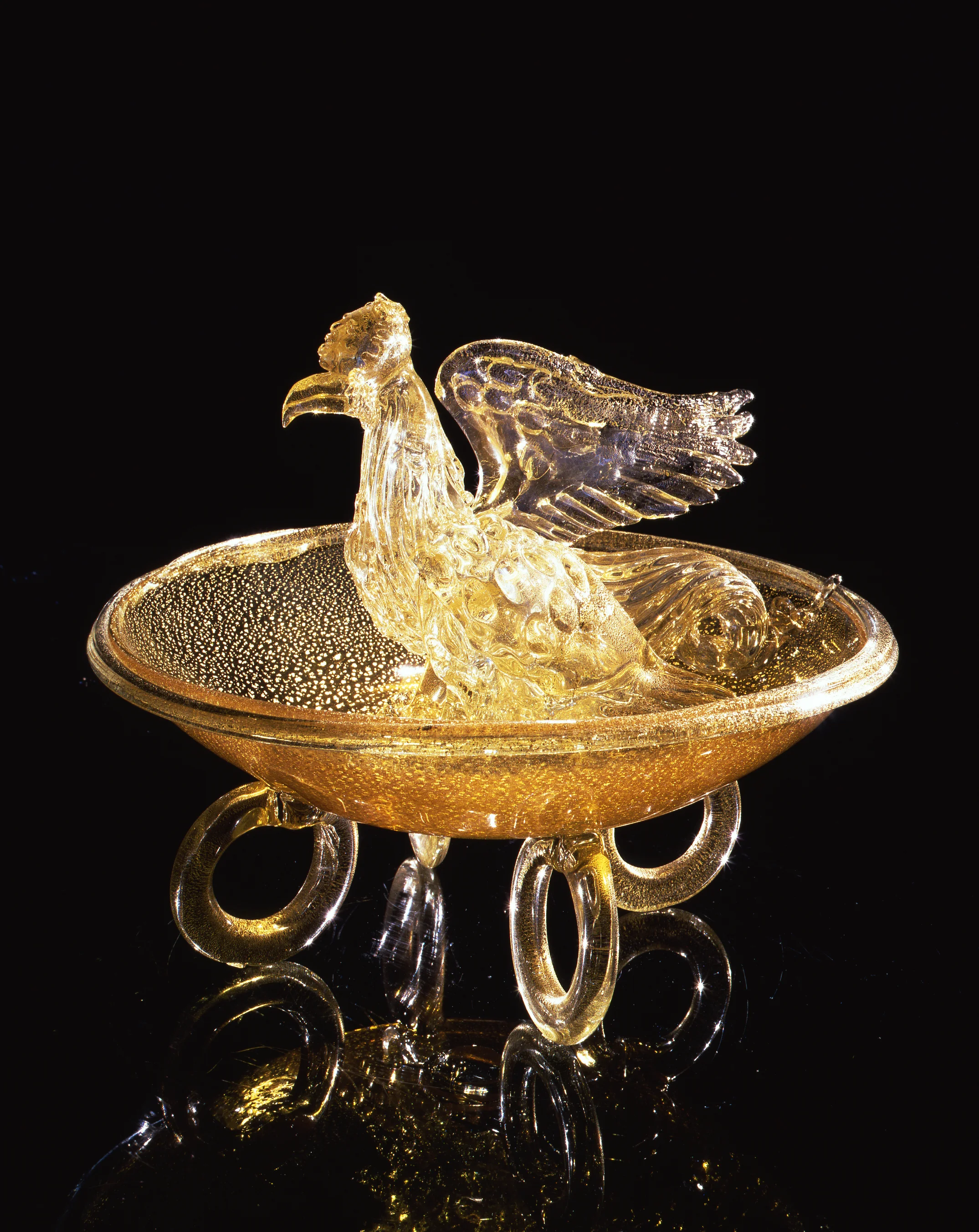 Dale Chihuly, Spotted Gold Putti Venetian with Eagle (1994, glass, 16 x 19 x 19 inches)
