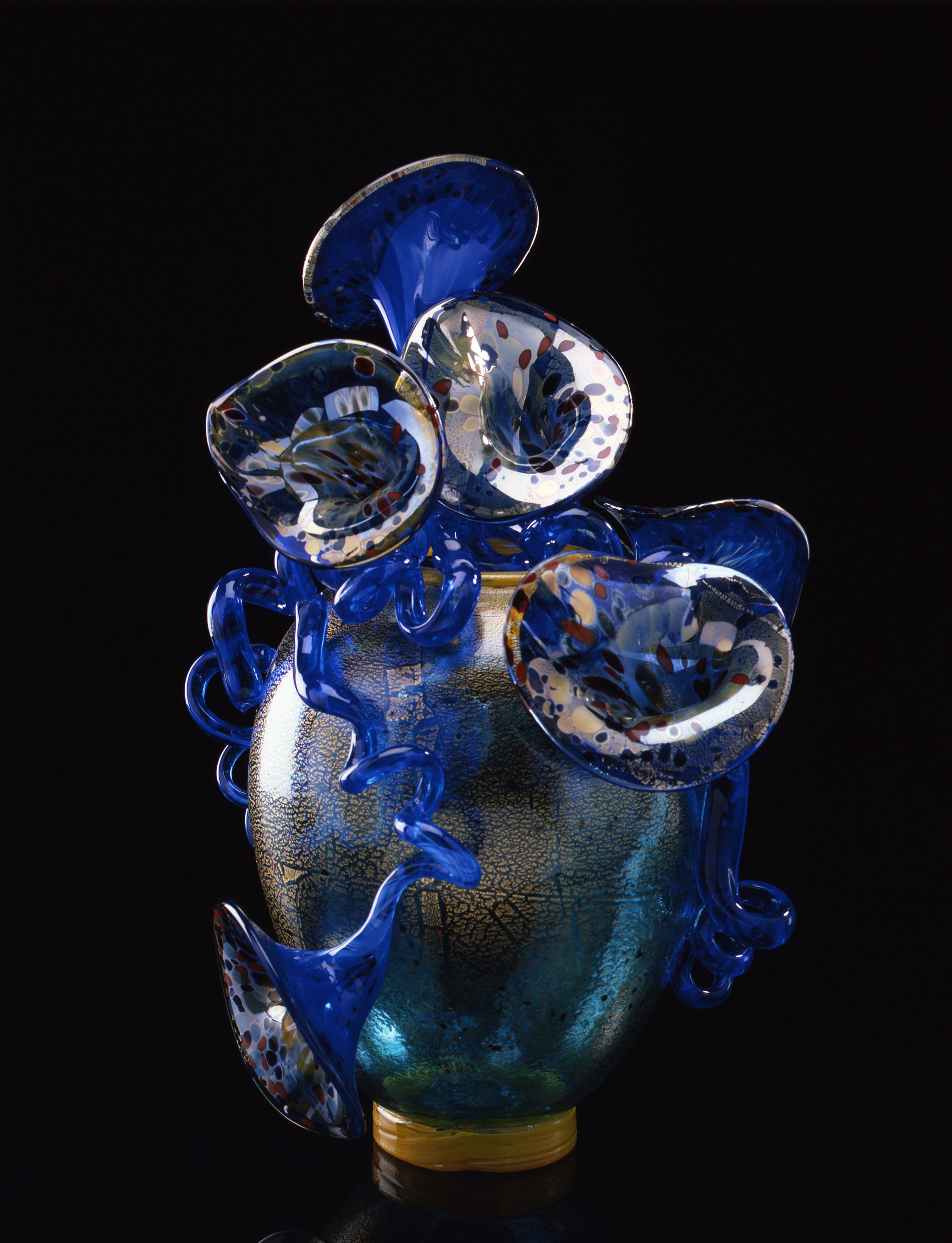  Dale Chihuly,&nbsp; Green and Gold Venetian &nbsp;(1990, glass, 23 x 17 x 16 inches) 