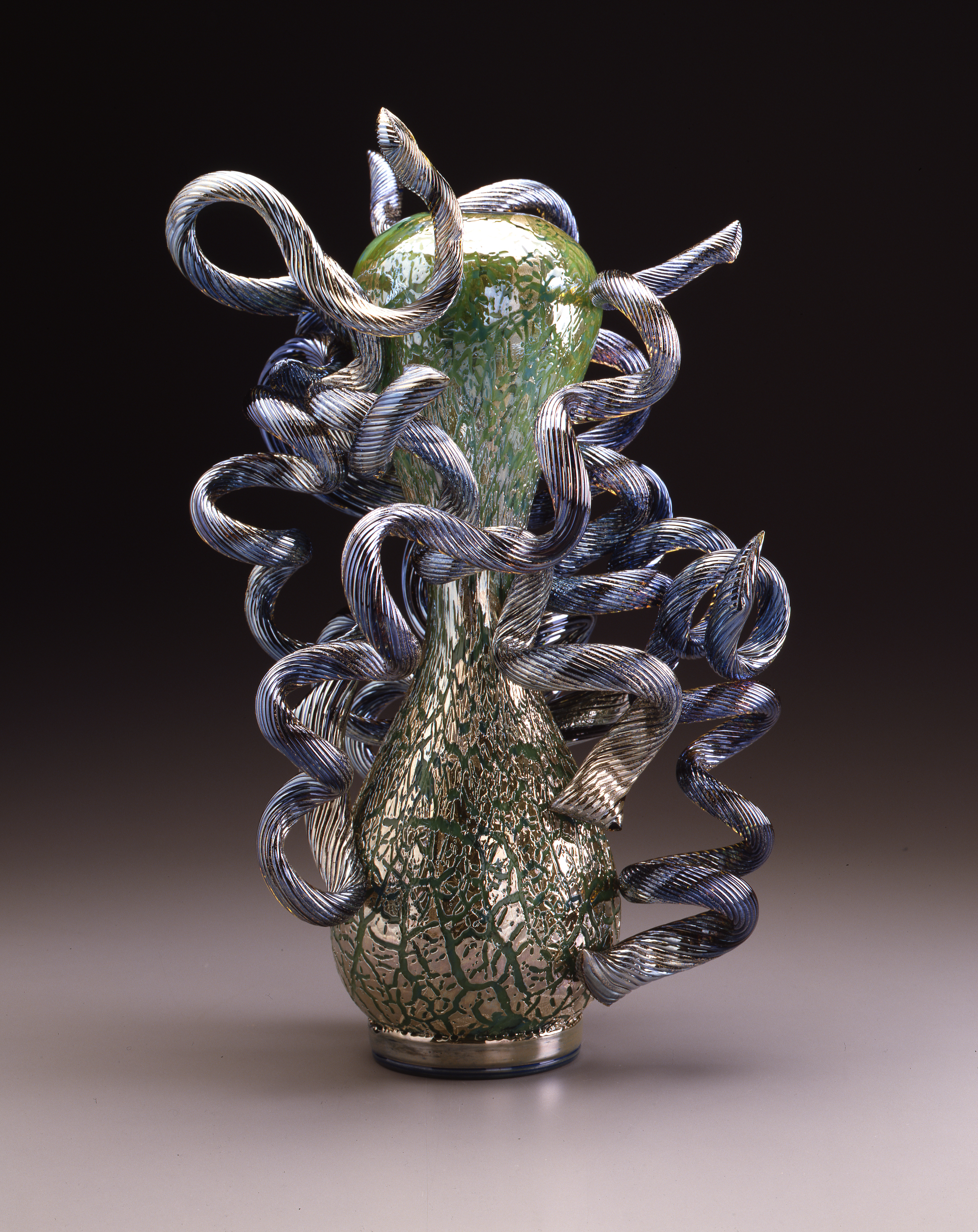  Dale Chihuly,  Olive Green Venetian with Blue Coils&nbsp; (1989, glass, 22 x 13 x 11 inches) 