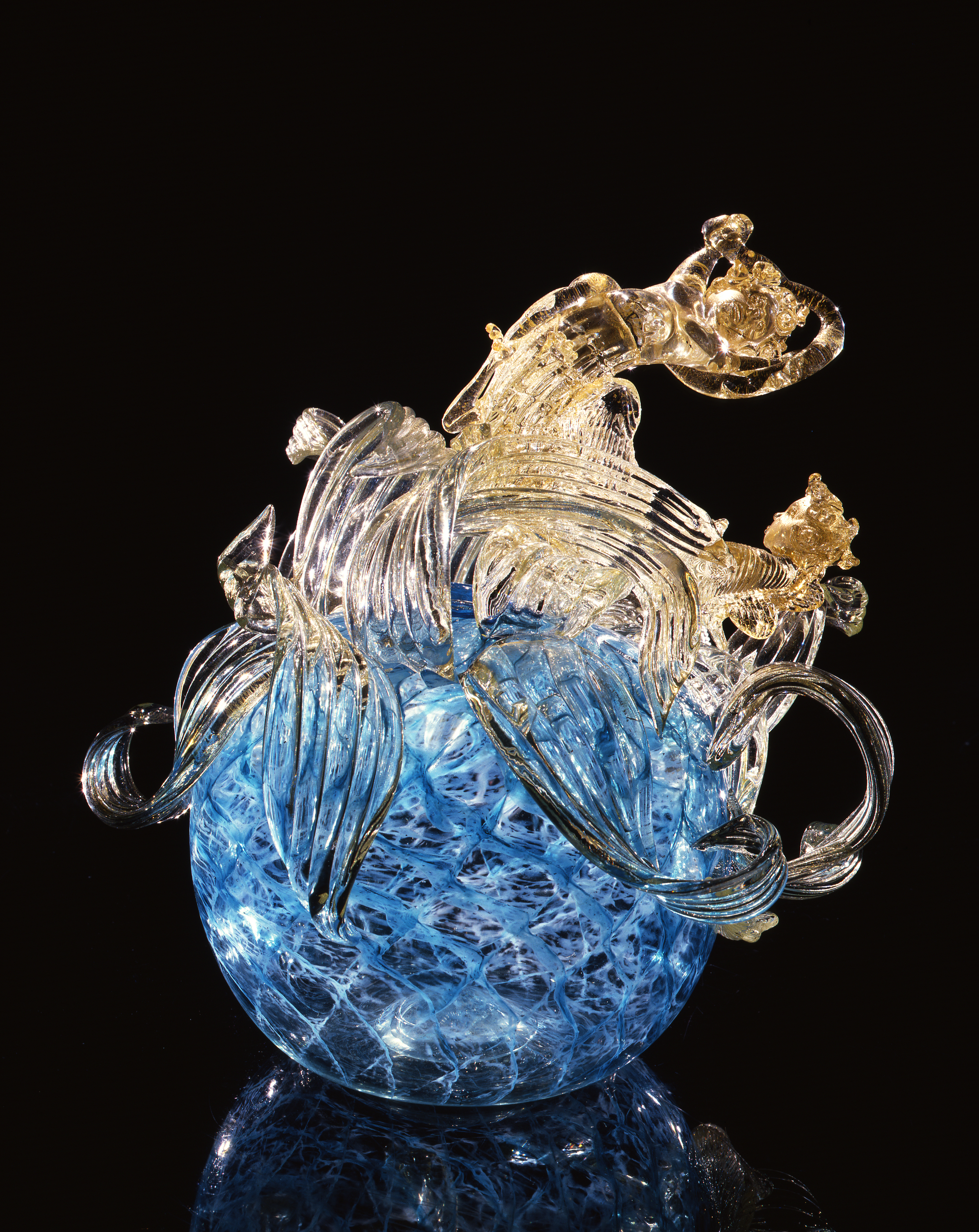  Dale Chihuly,&nbsp; Translucent Blue PIccolo Venetian with Gilt Leaves and Dragons&nbsp; (1994, glass, 17 x 16 x 14 inches) 