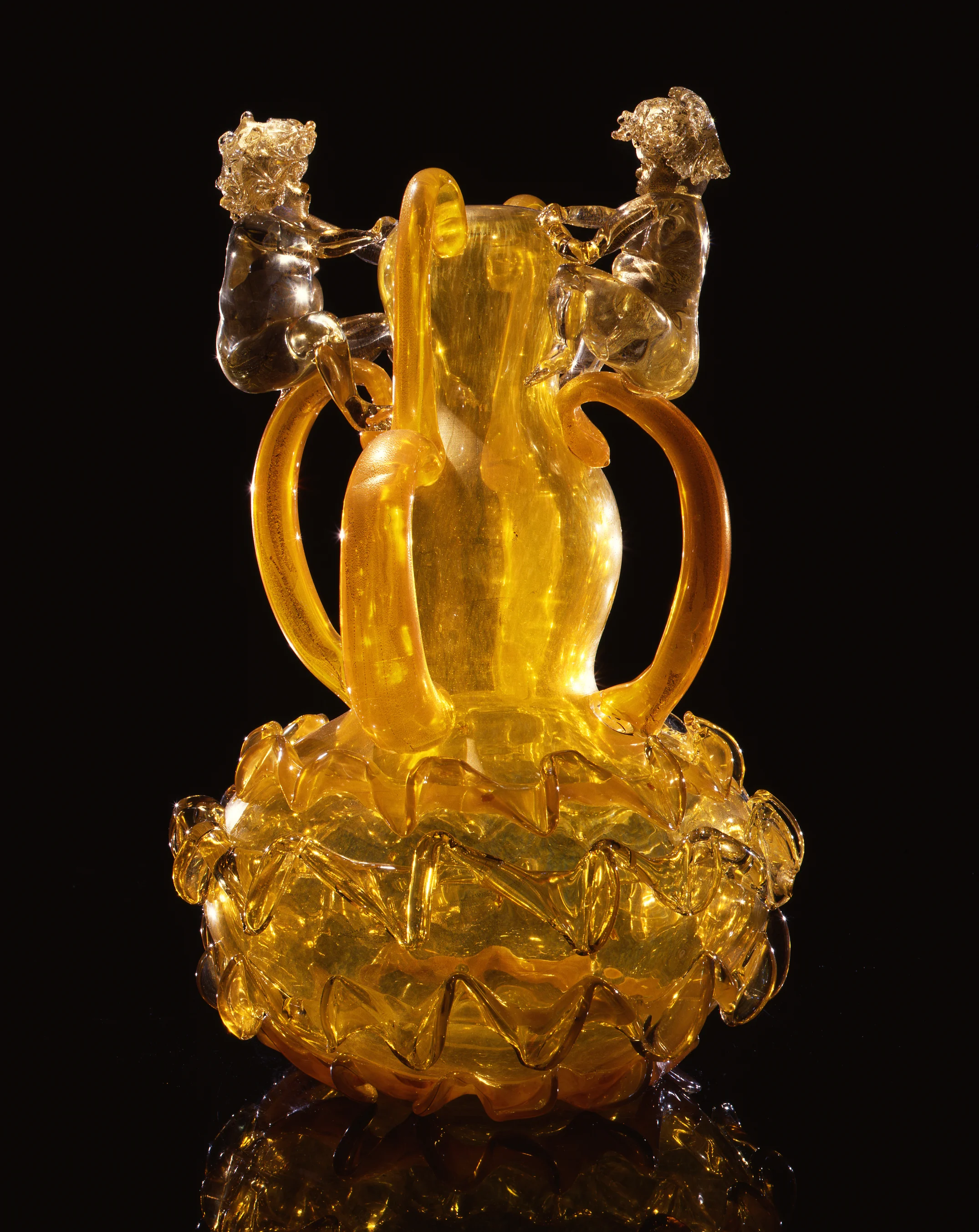 Dale Chihuly, Gilt Tangerine Putti Venetian with Handles and Ribbons (1994, glass, 19 x 13 x 13 inches)